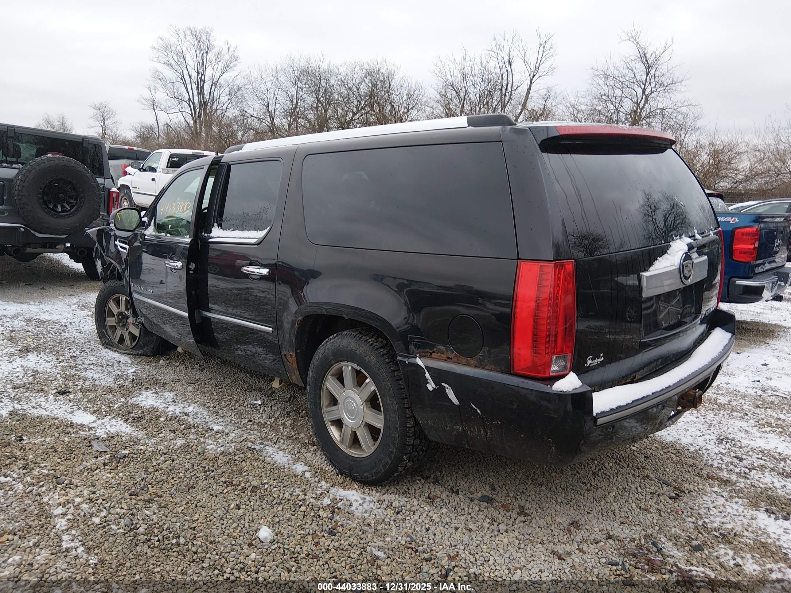 CADILLAC ESCALADE image 3
