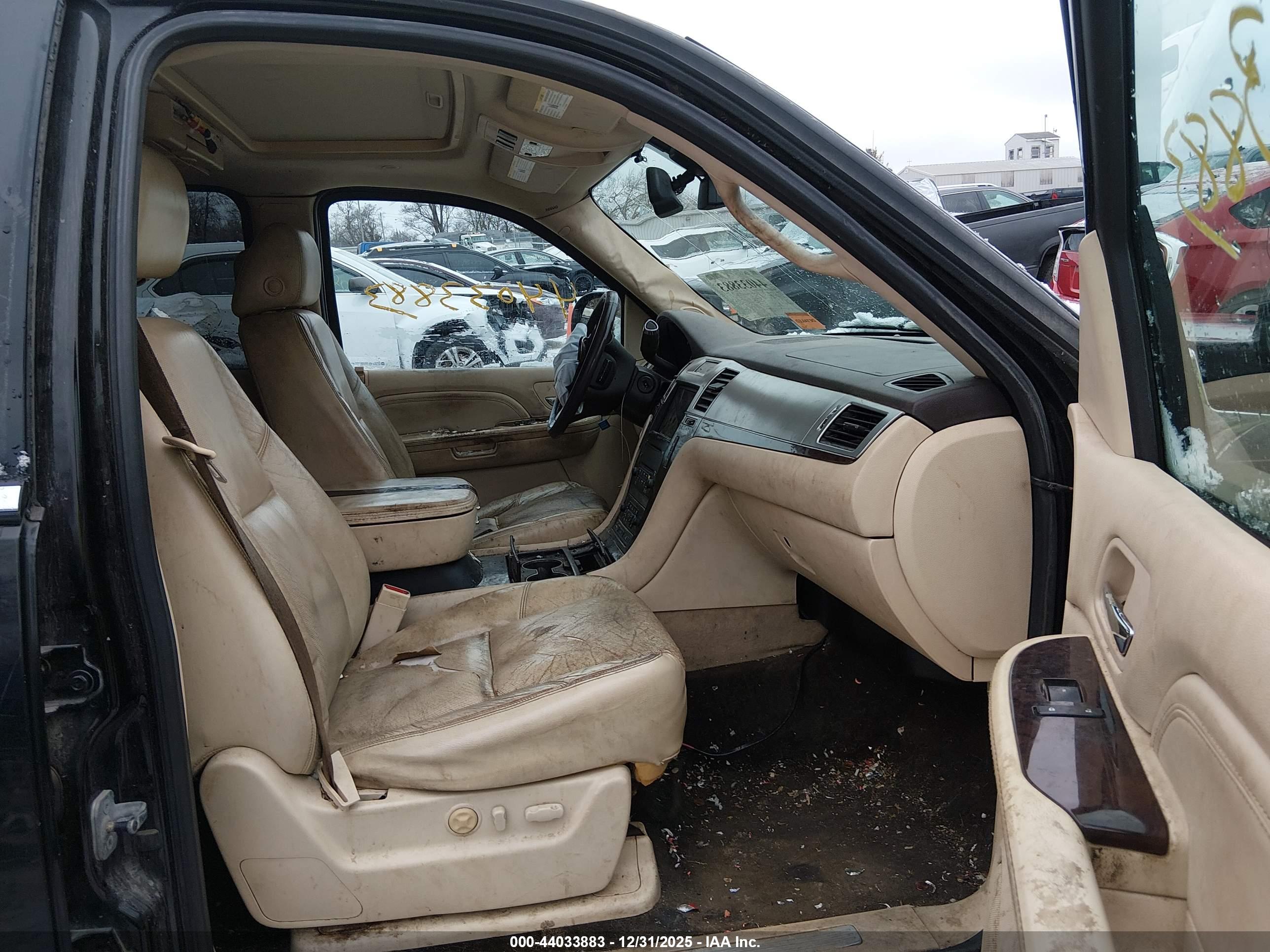 CADILLAC ESCALADE image 5