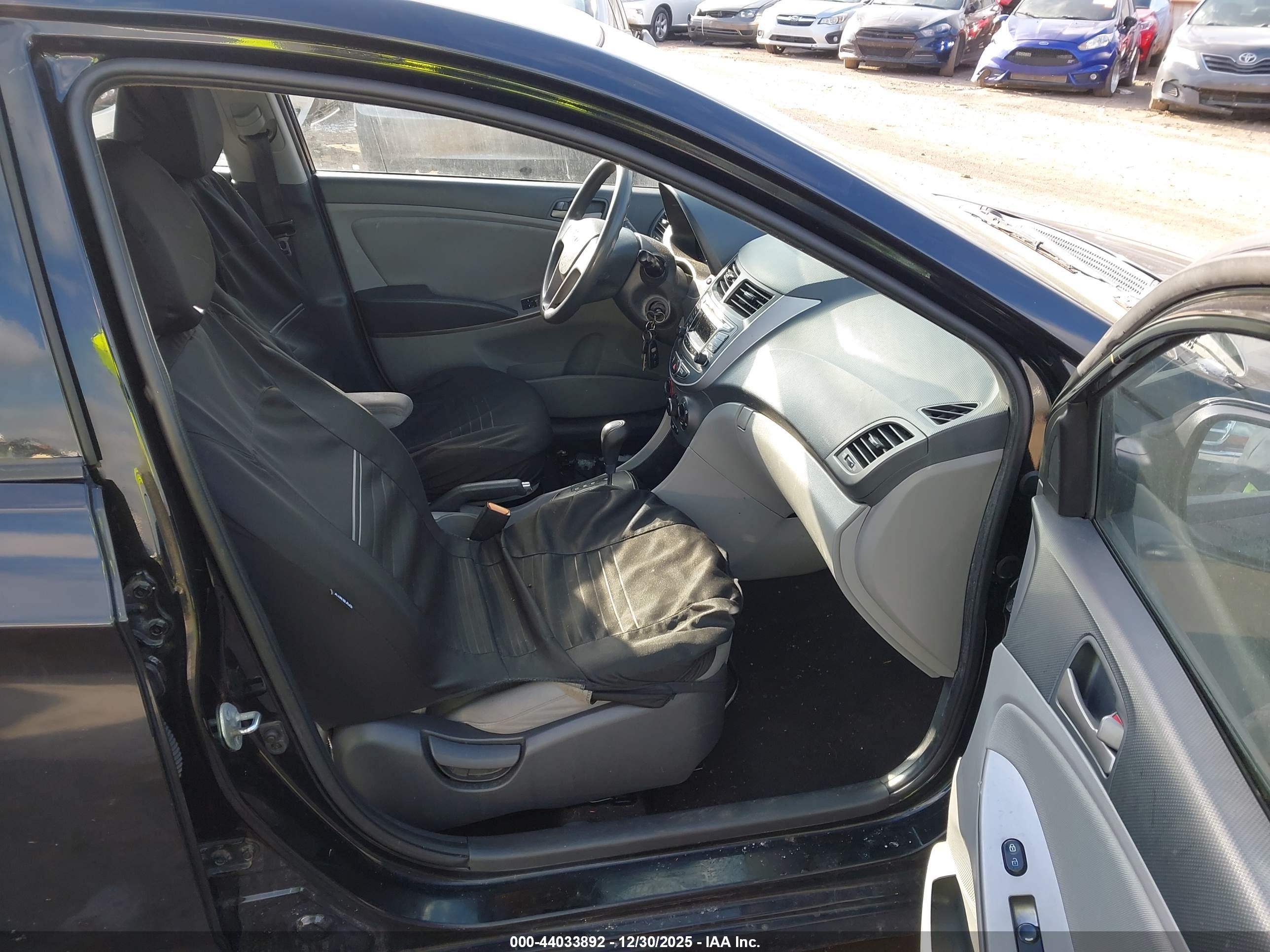 HYUNDAI ACCENT image 5