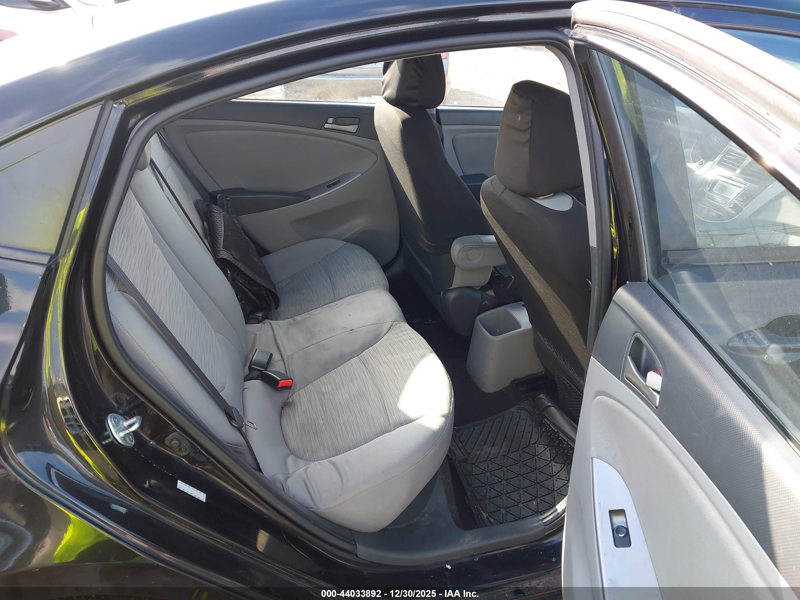 HYUNDAI ACCENT image 8