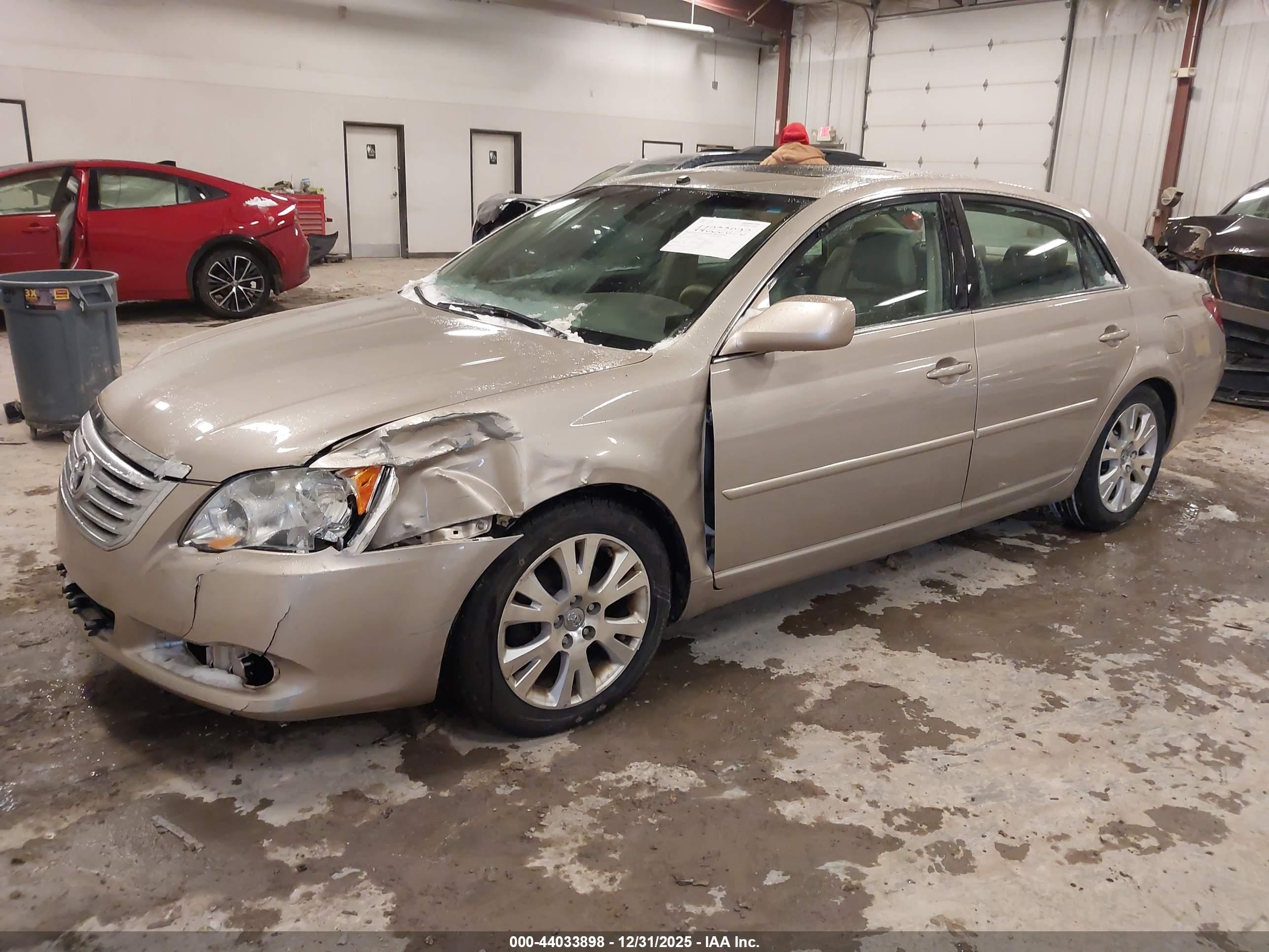 TOYOTA AVALON image 2