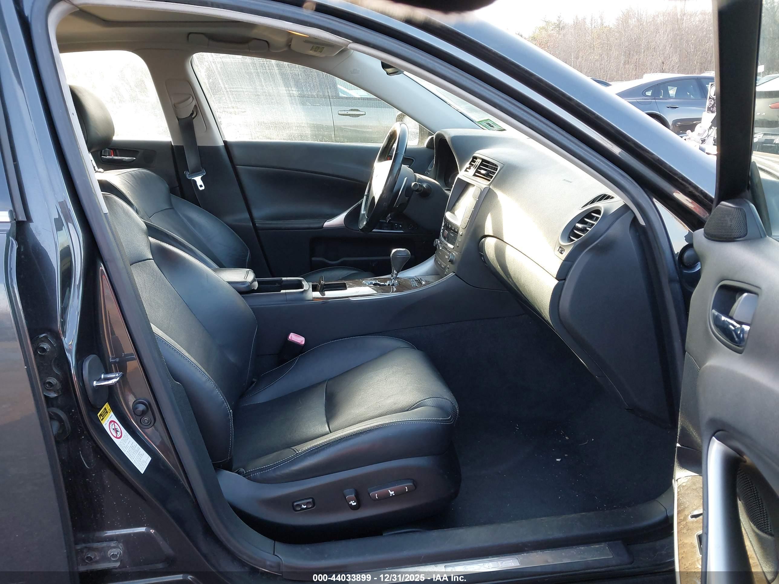 LEXUS IS image 5