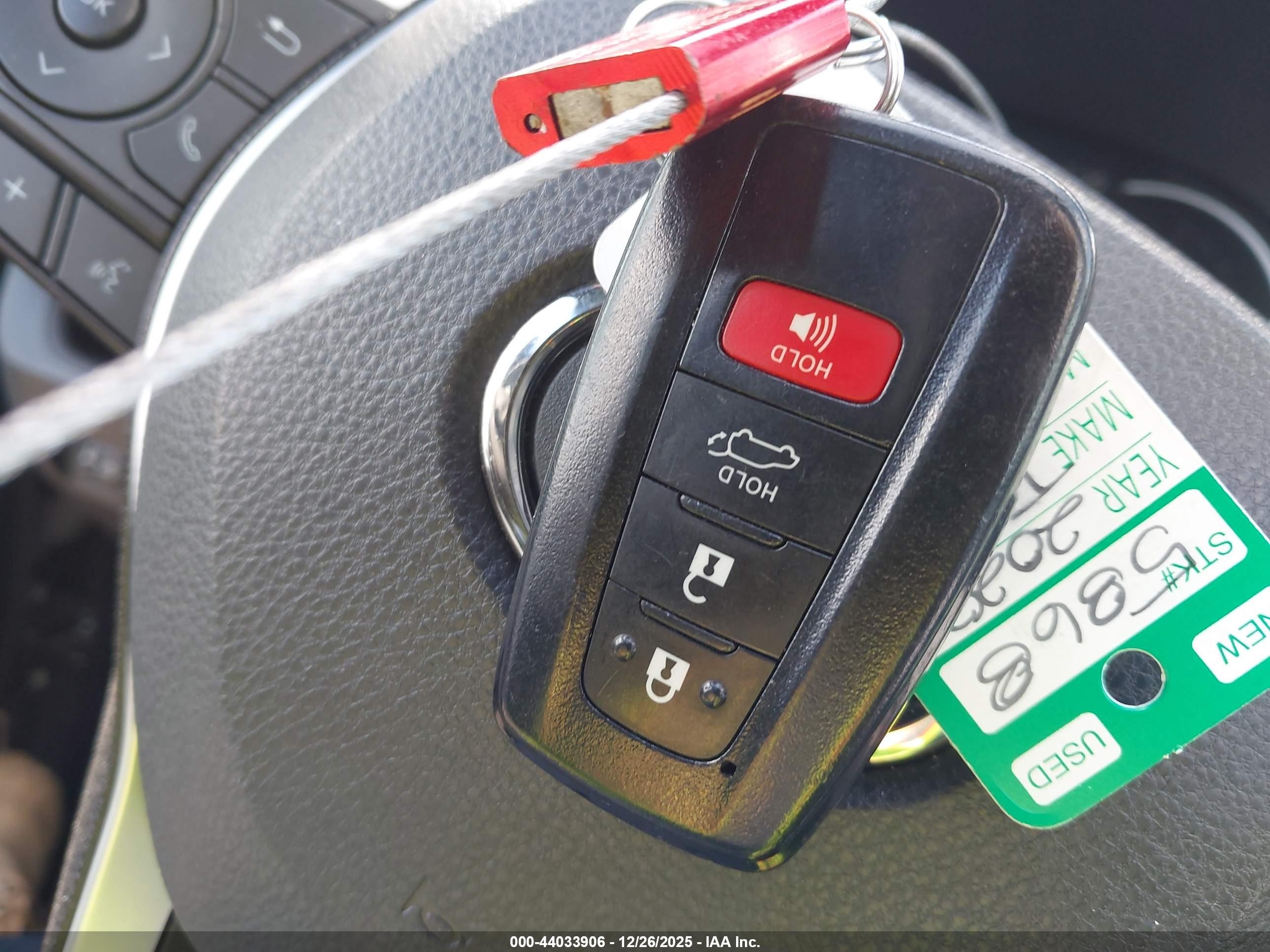 TOYOTA RAV4 image 11