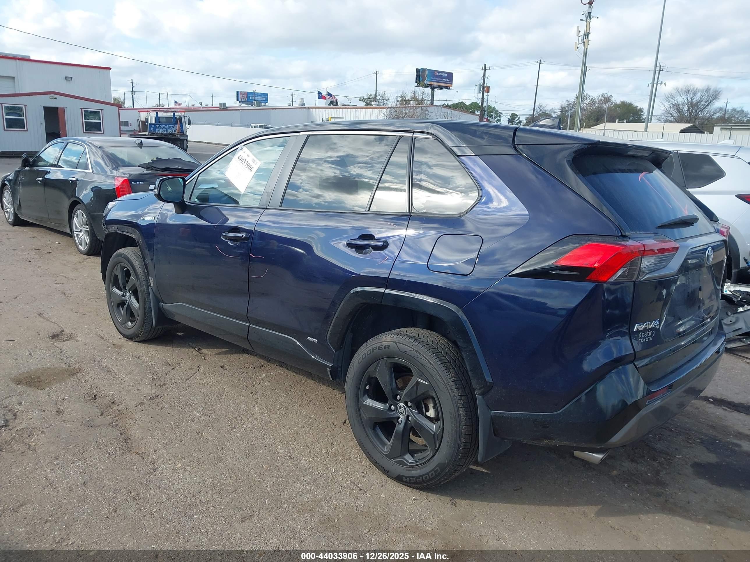 TOYOTA RAV4 image 3