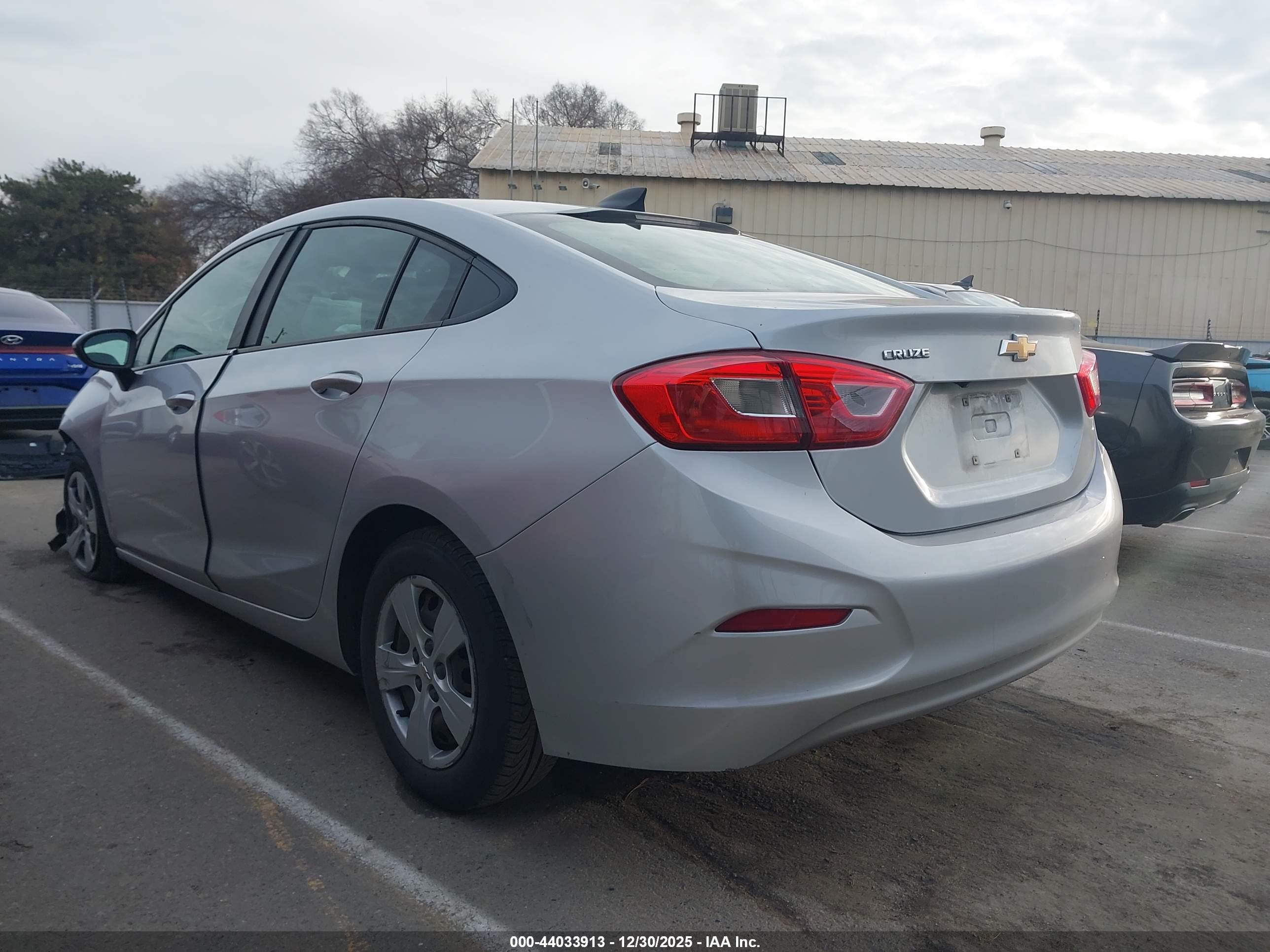 CHEVROLET CRUZE image 3