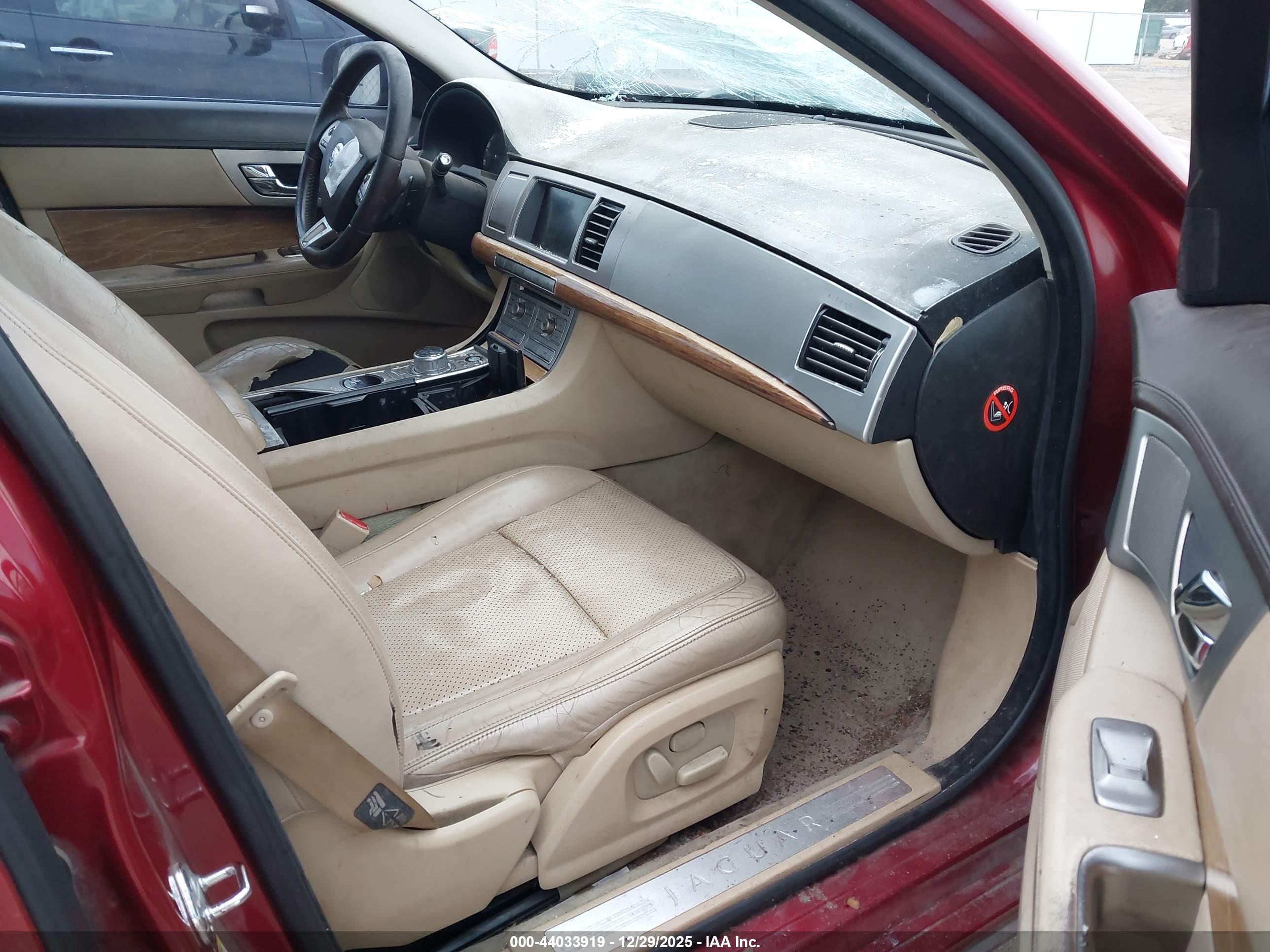 JAGUAR XF image 5