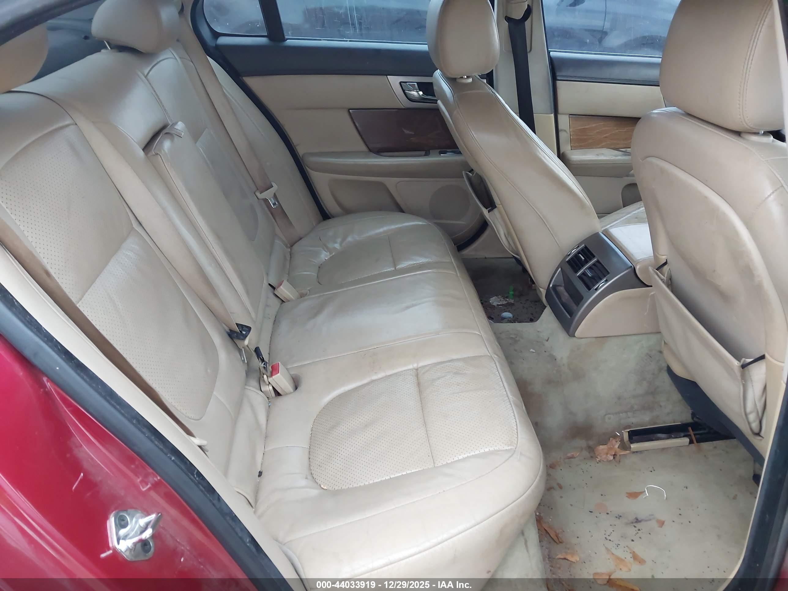 JAGUAR XF image 8