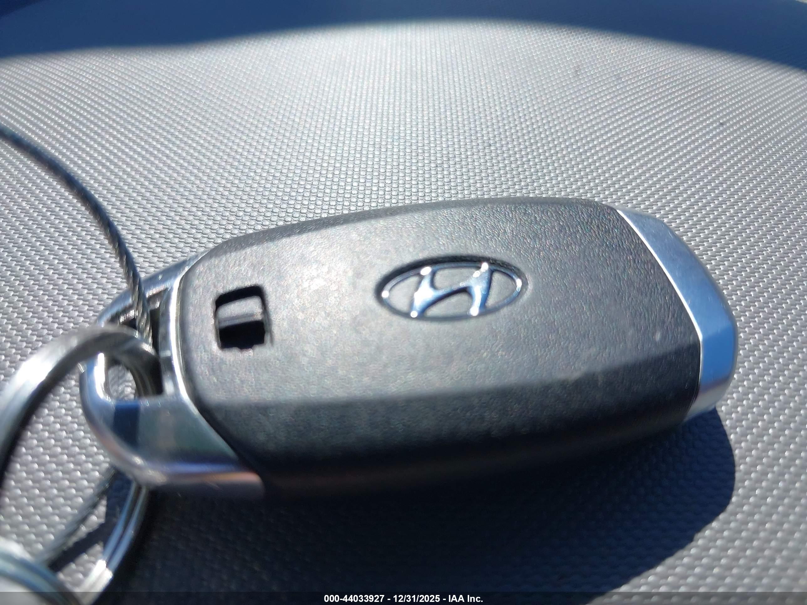 HYUNDAI ELANTRA image 11