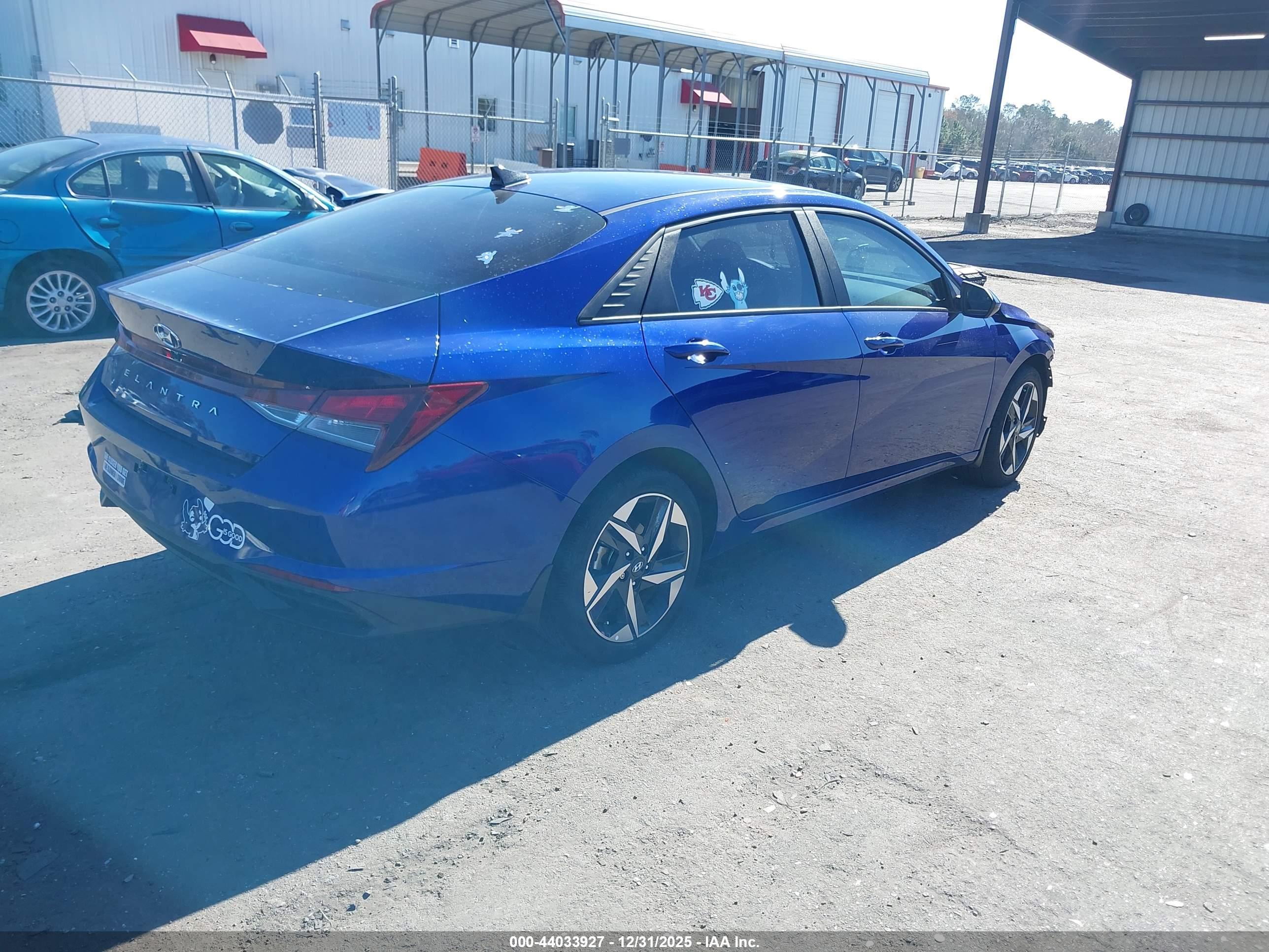 HYUNDAI ELANTRA image 4