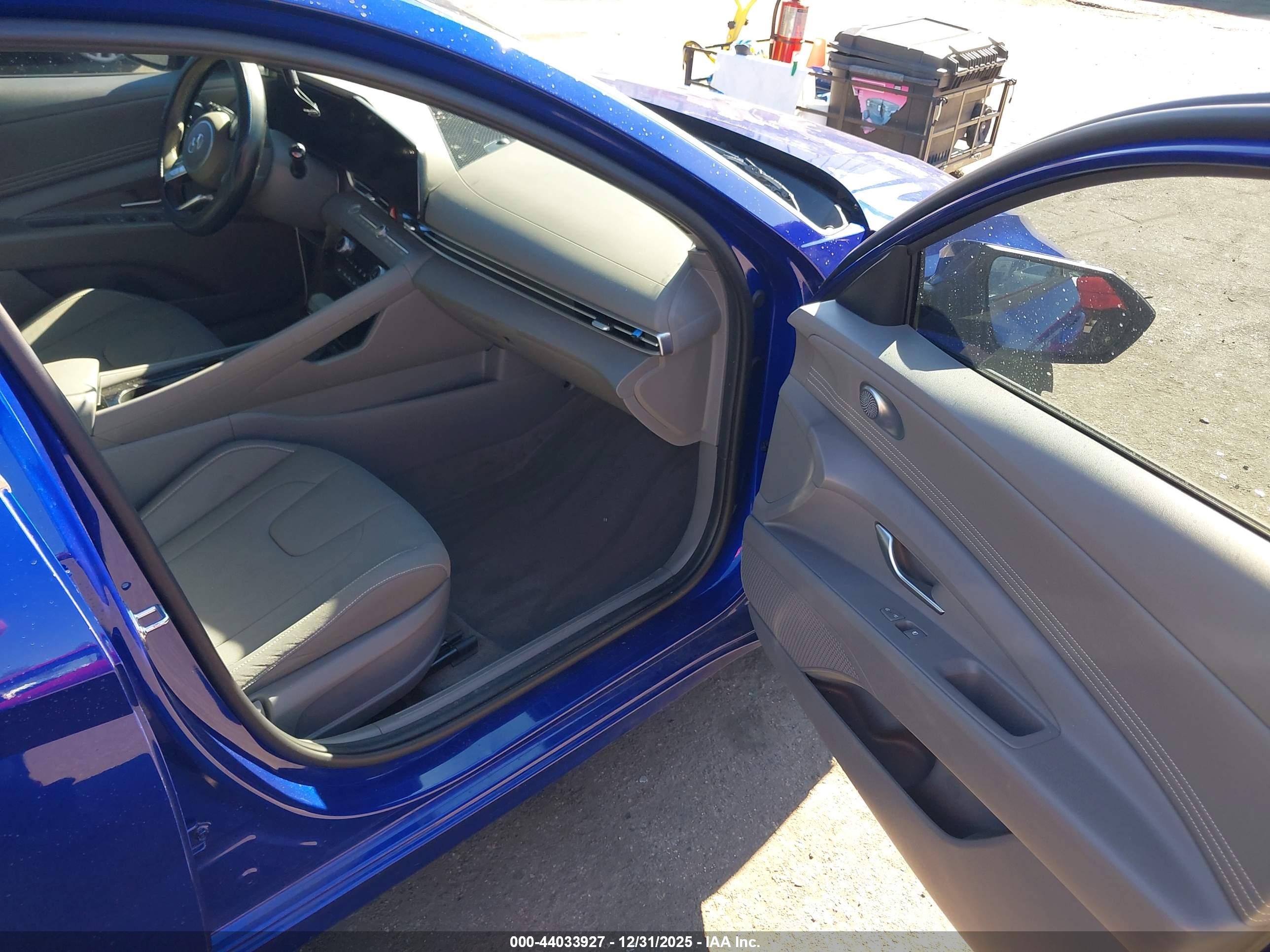 HYUNDAI ELANTRA image 5