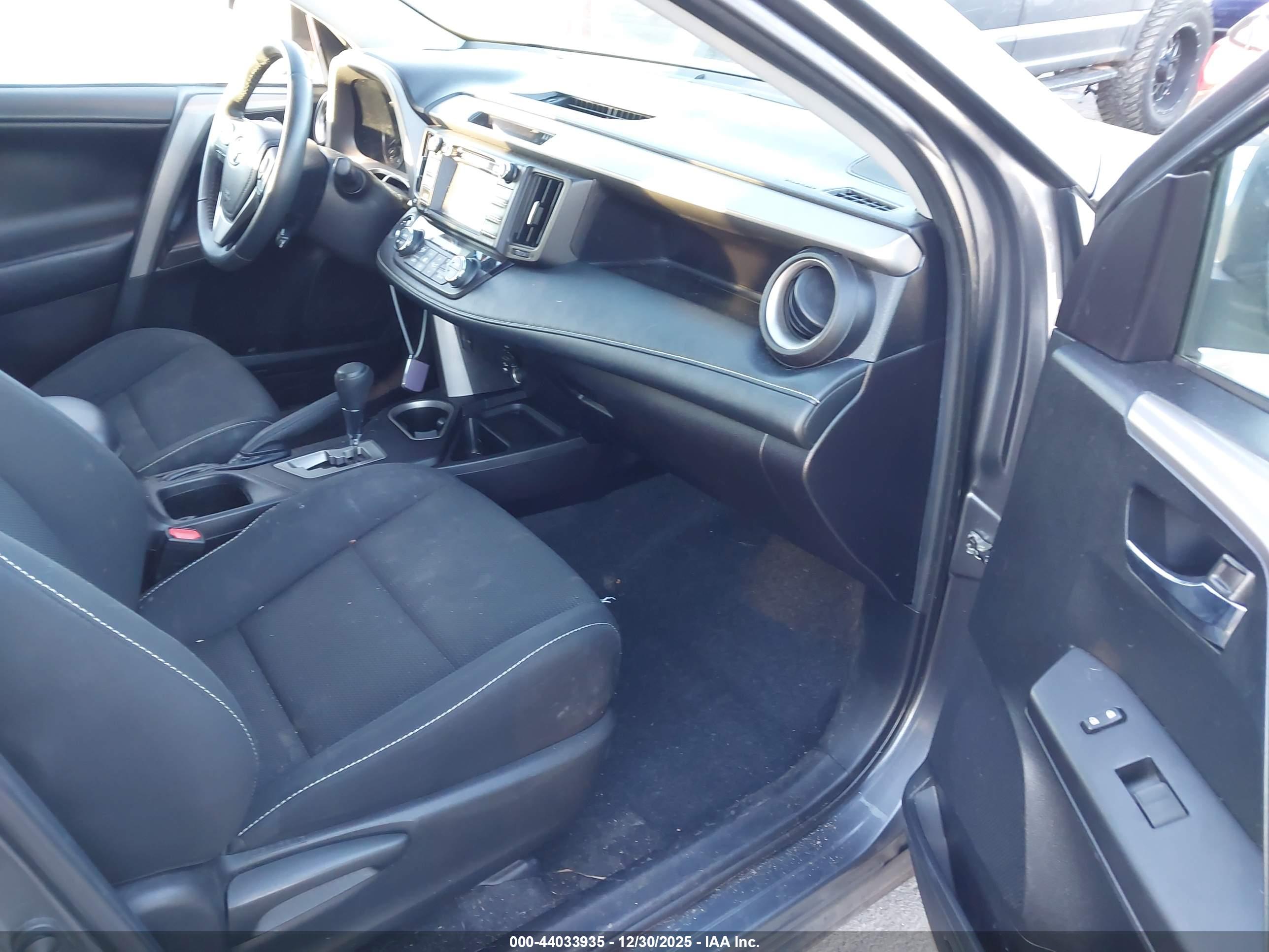 TOYOTA RAV4 image 5