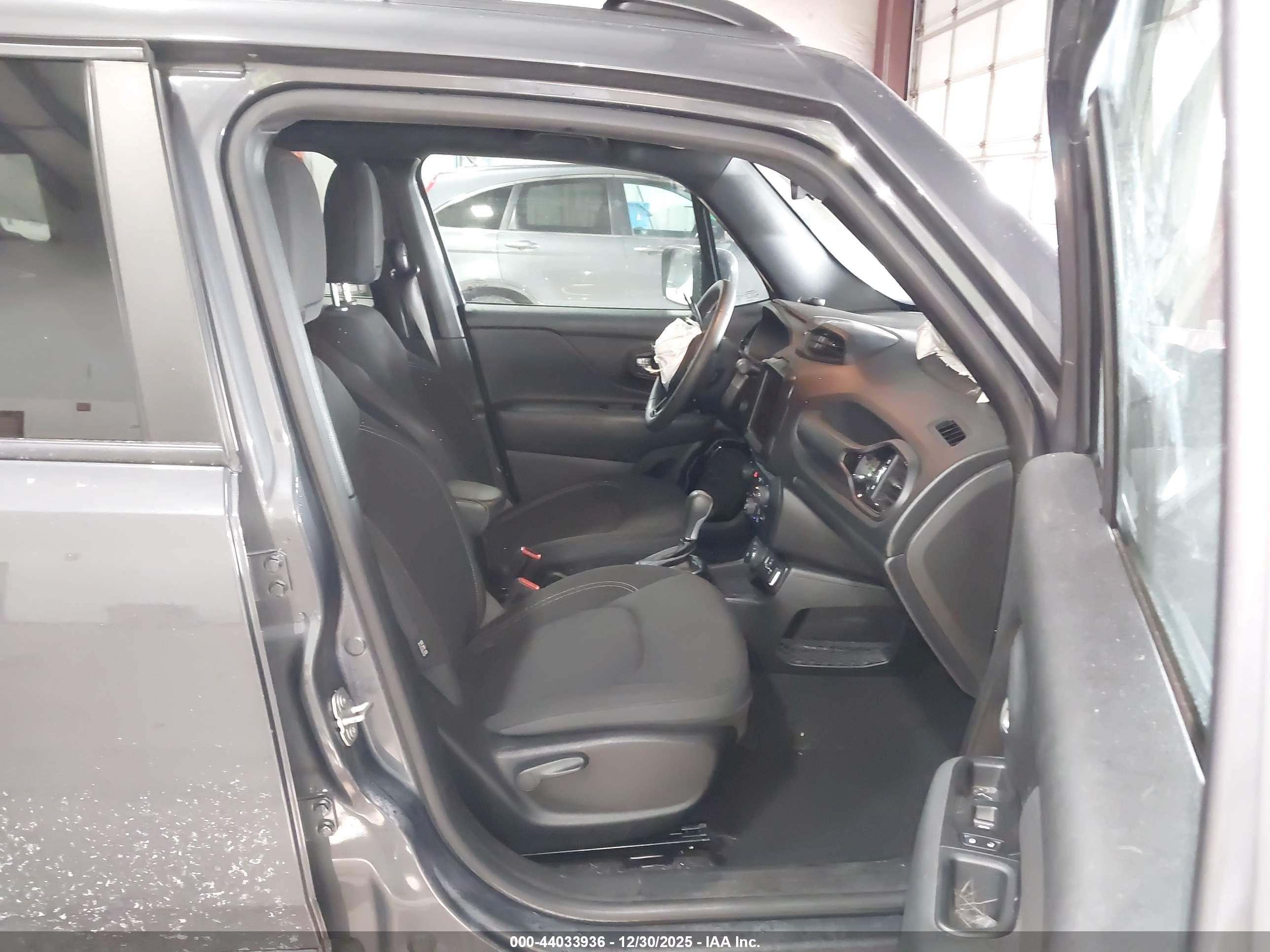 JEEP RENEGADE image 5