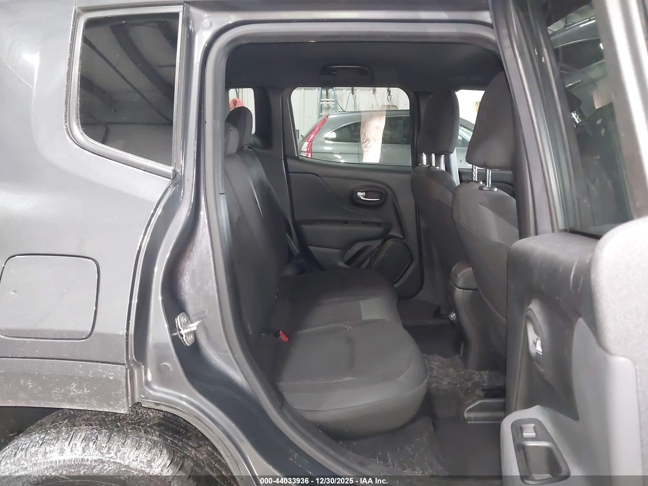 JEEP RENEGADE image 8