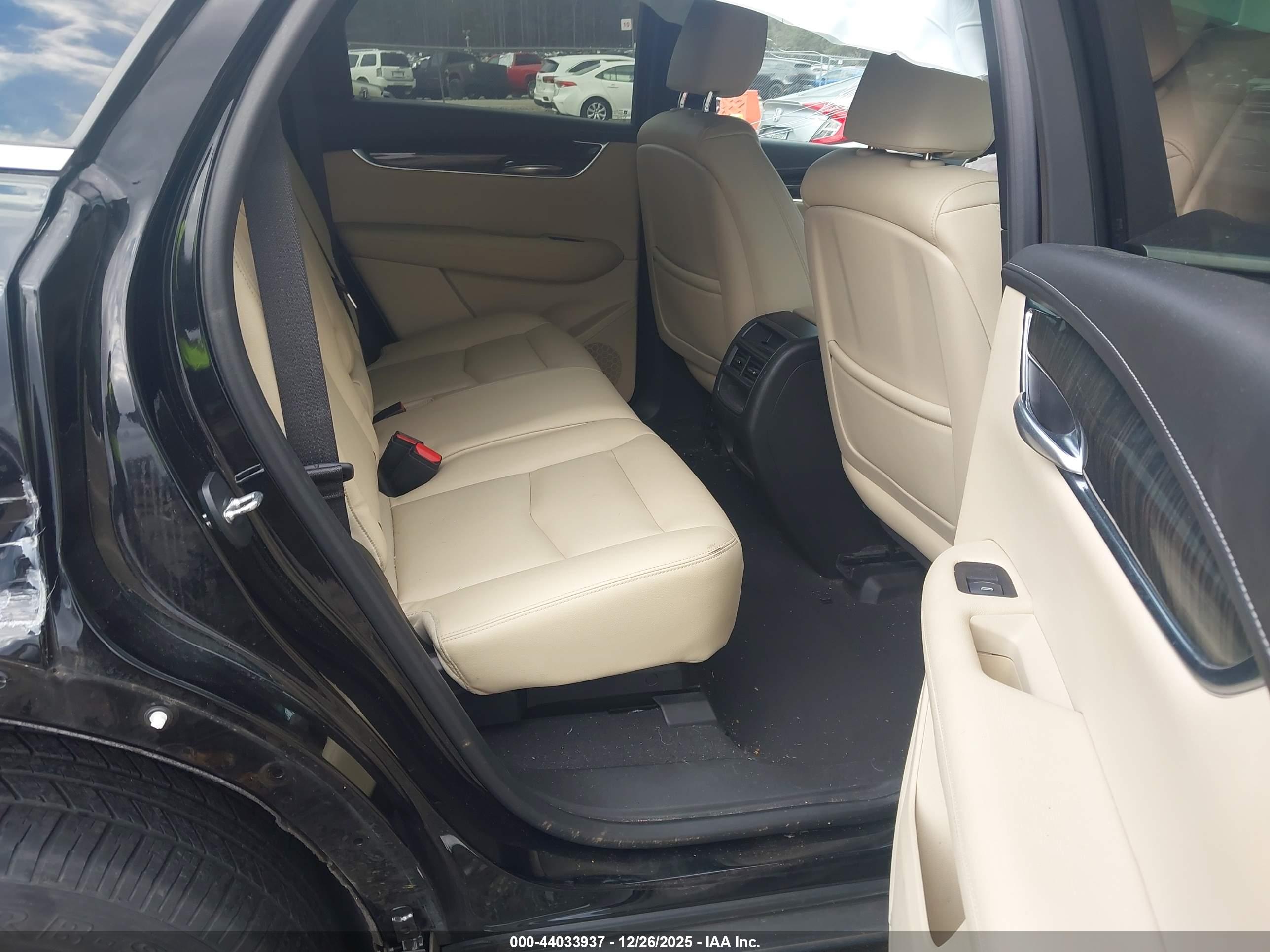 CADILLAC XT5 image 8