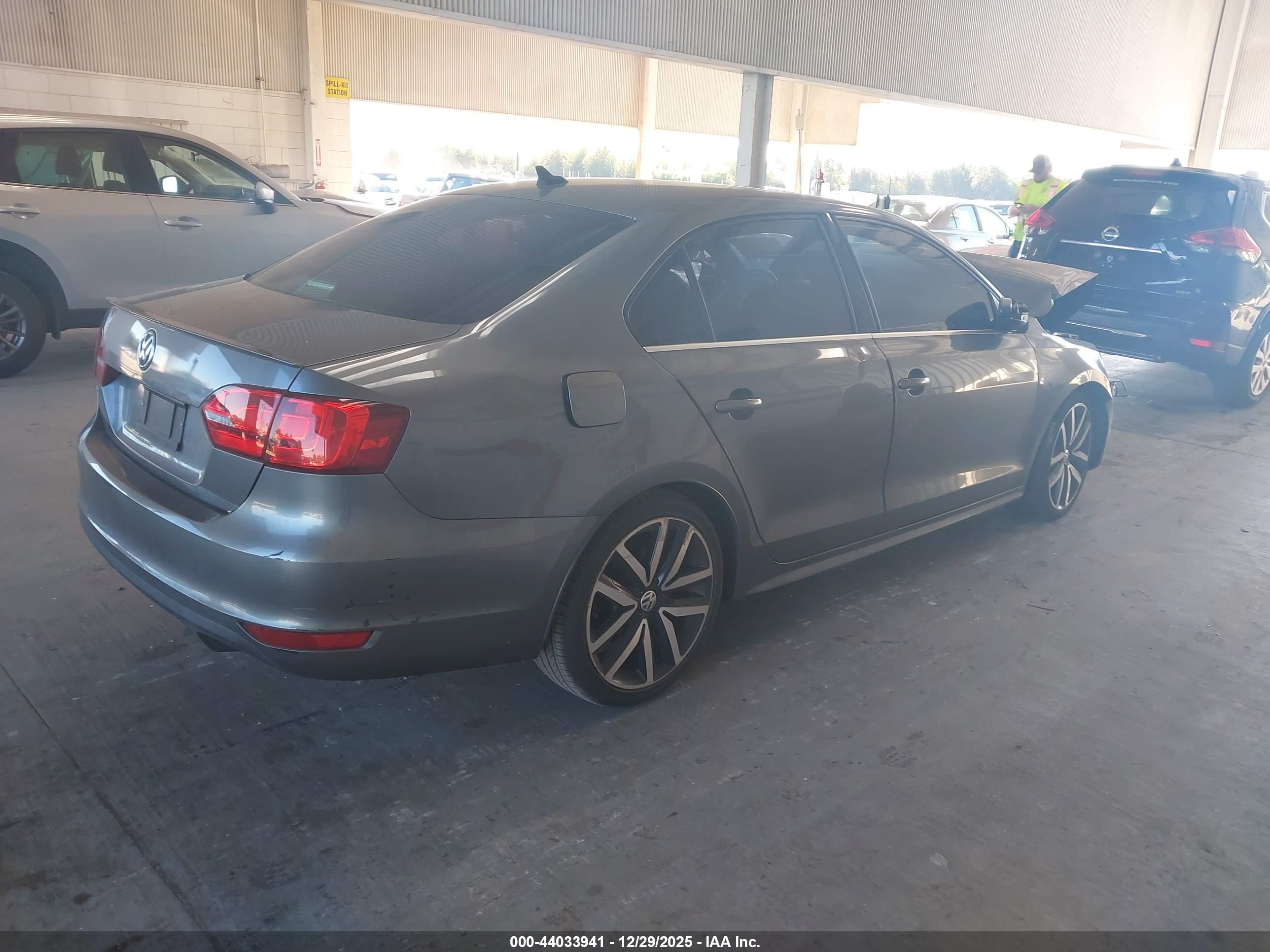 VOLKSWAGEN JETTA image 4