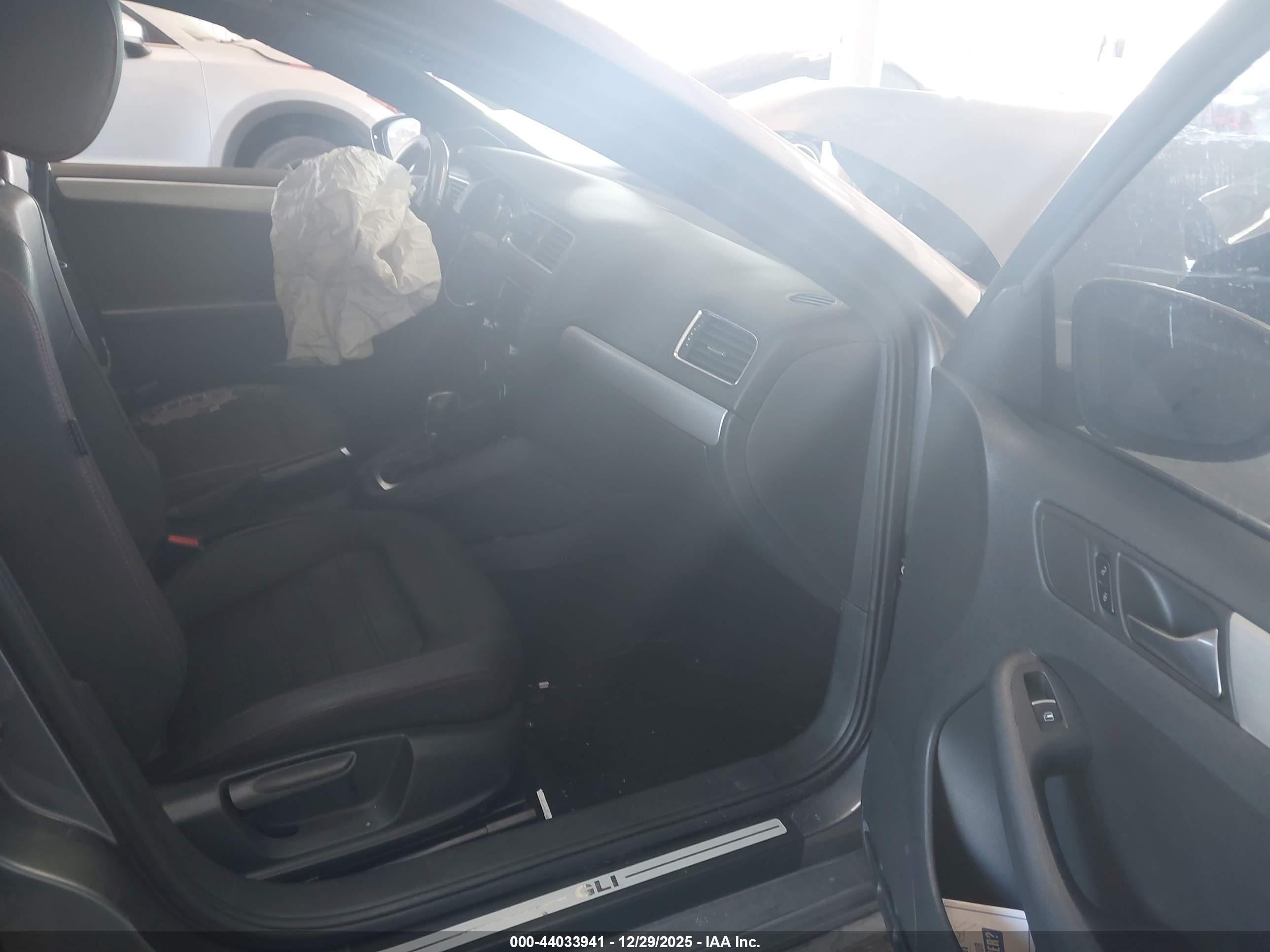VOLKSWAGEN JETTA image 5
