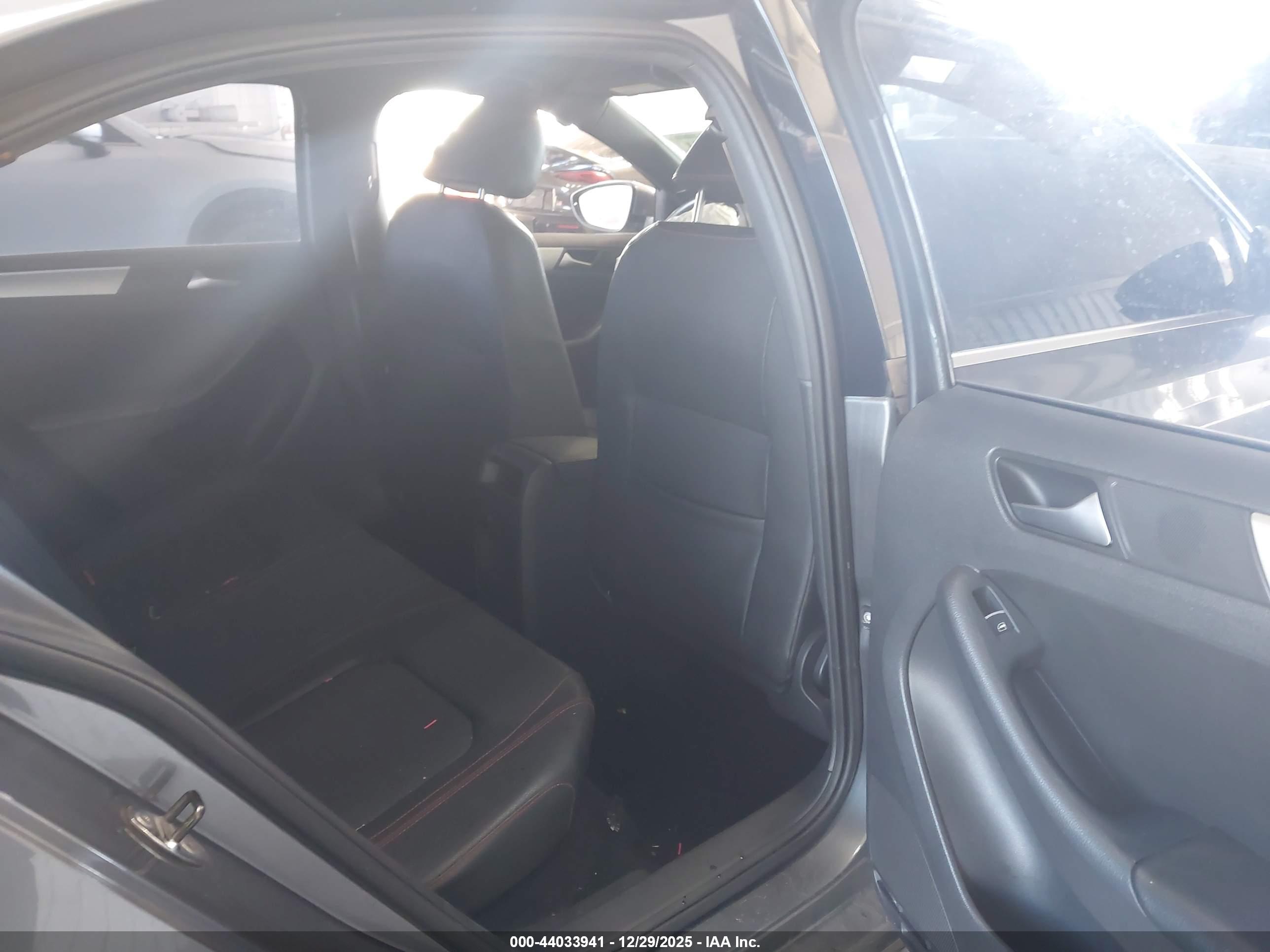 VOLKSWAGEN JETTA image 8
