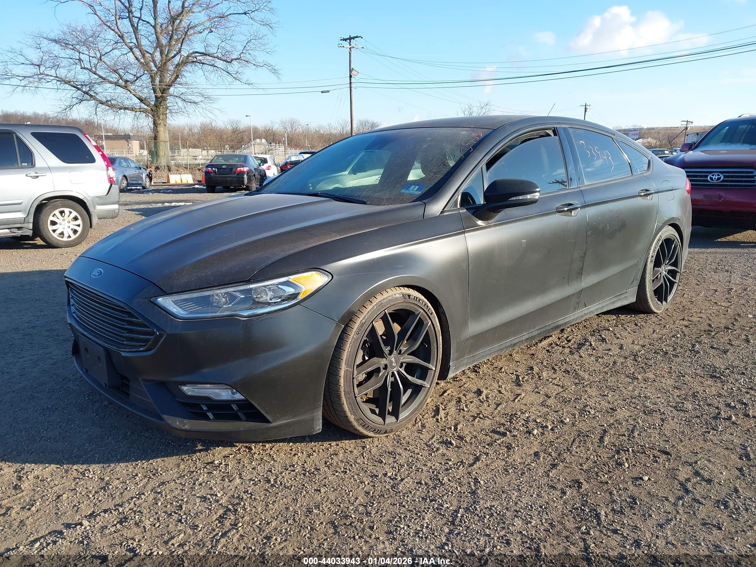 FORD FUSION image 2