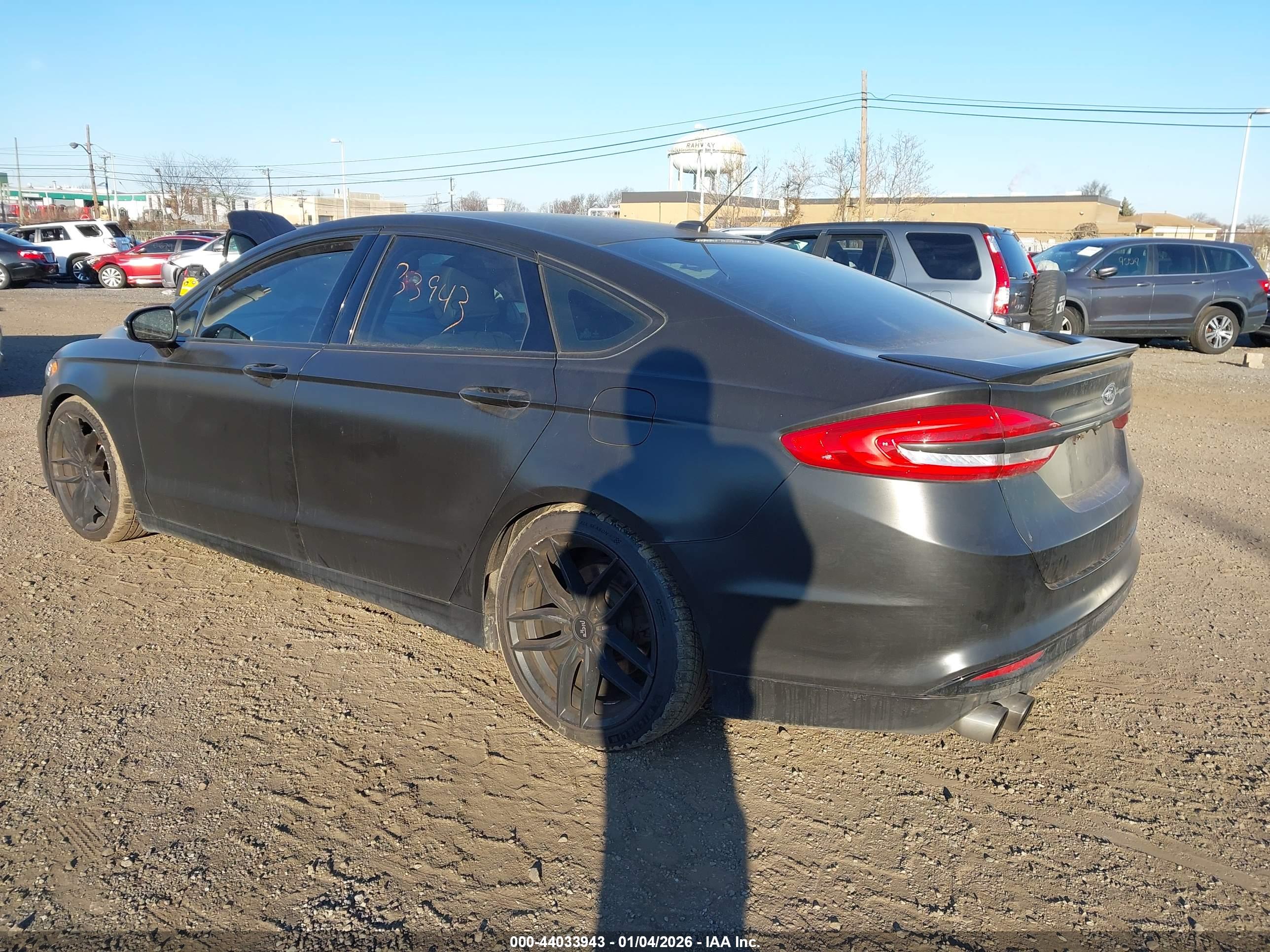 FORD FUSION image 3