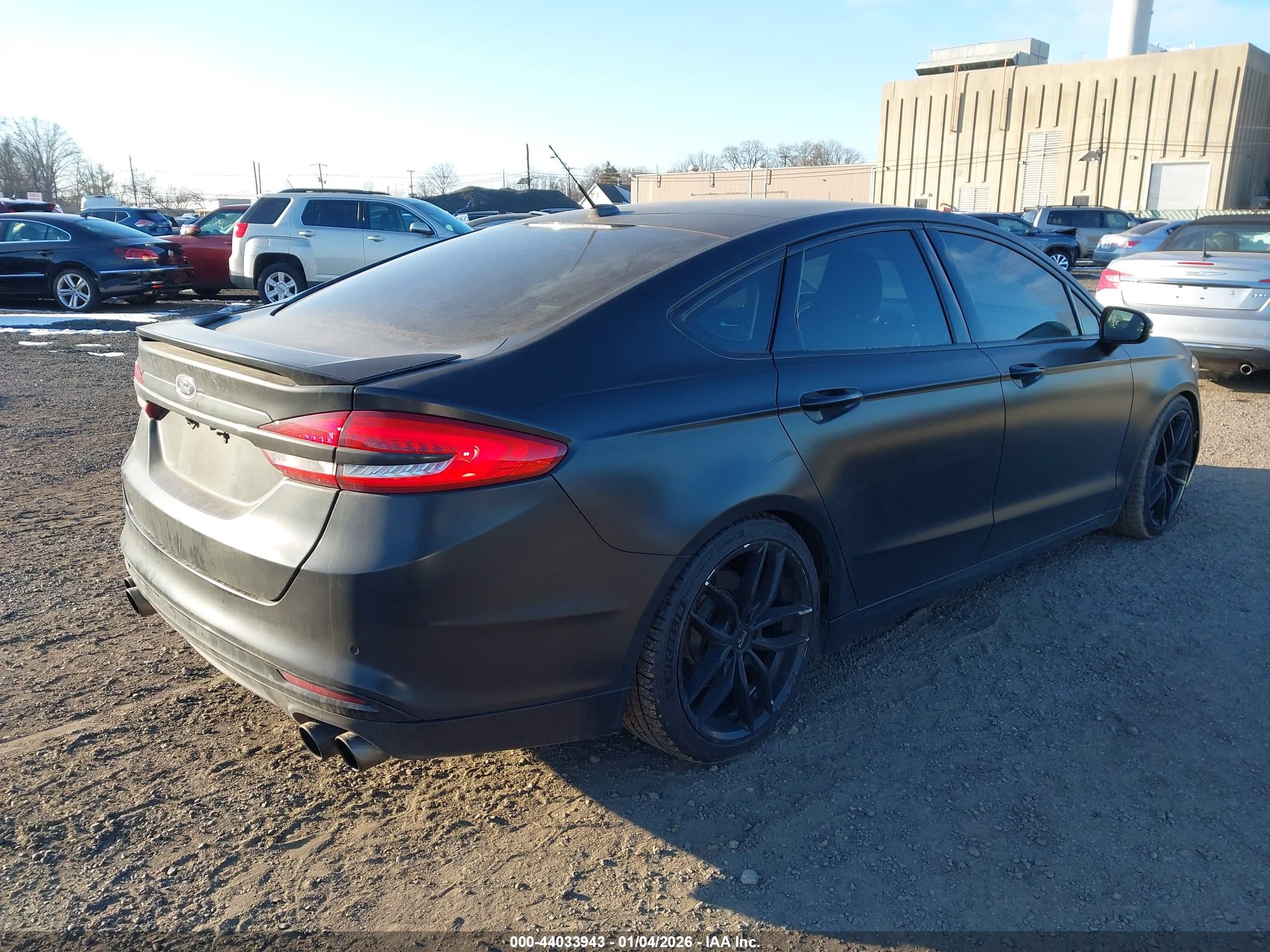 FORD FUSION image 4