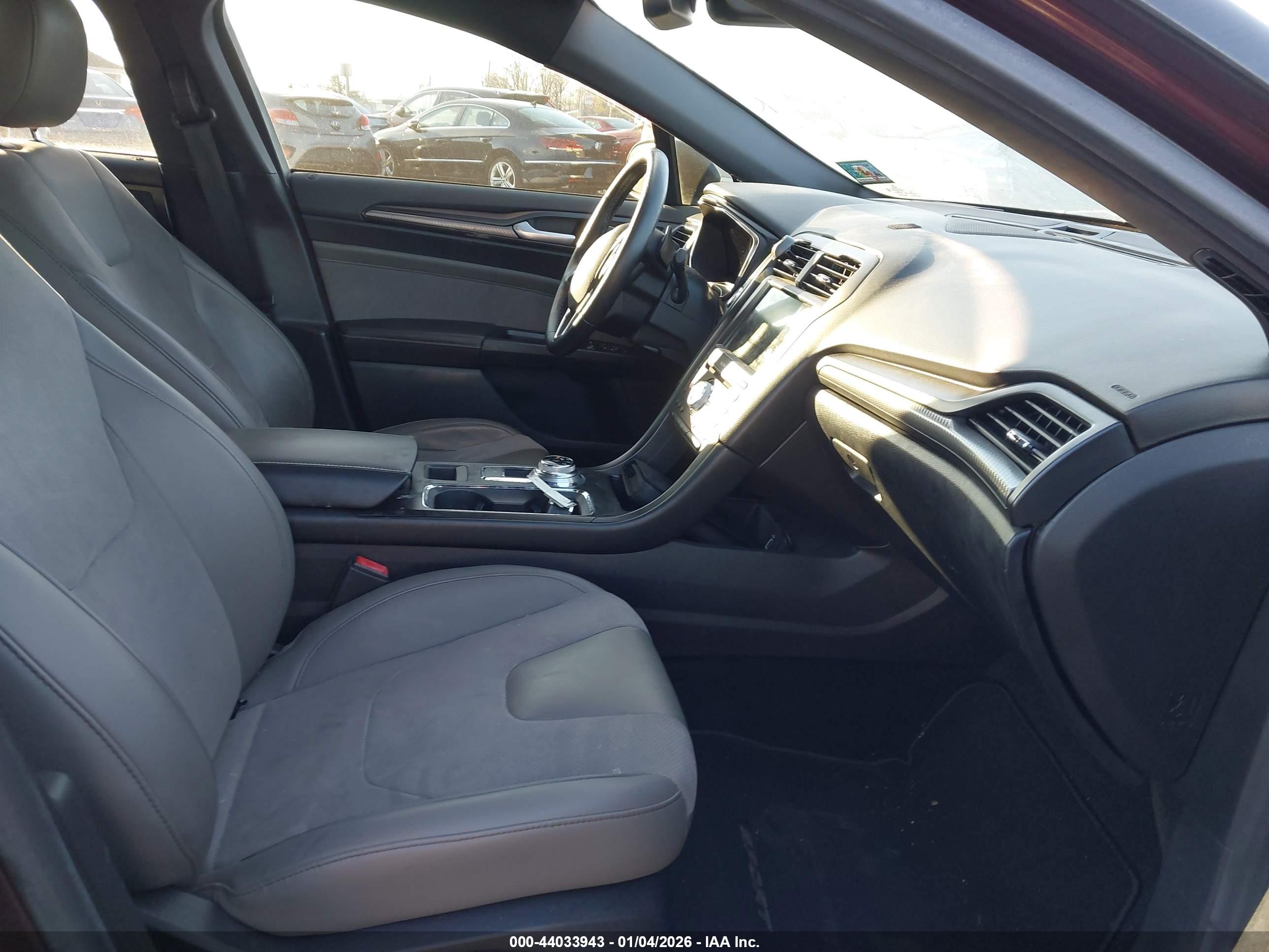FORD FUSION image 5