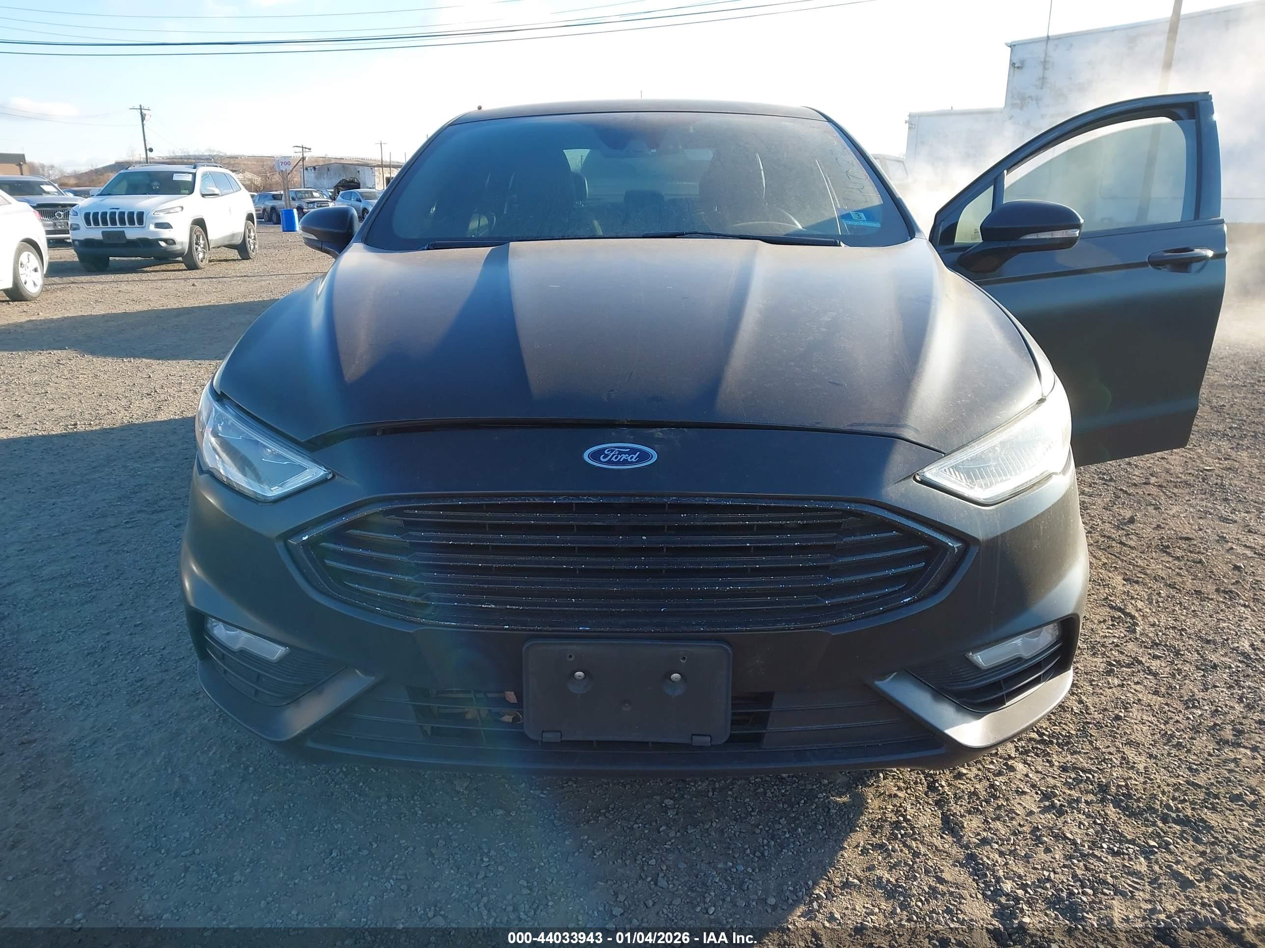 FORD FUSION image 6