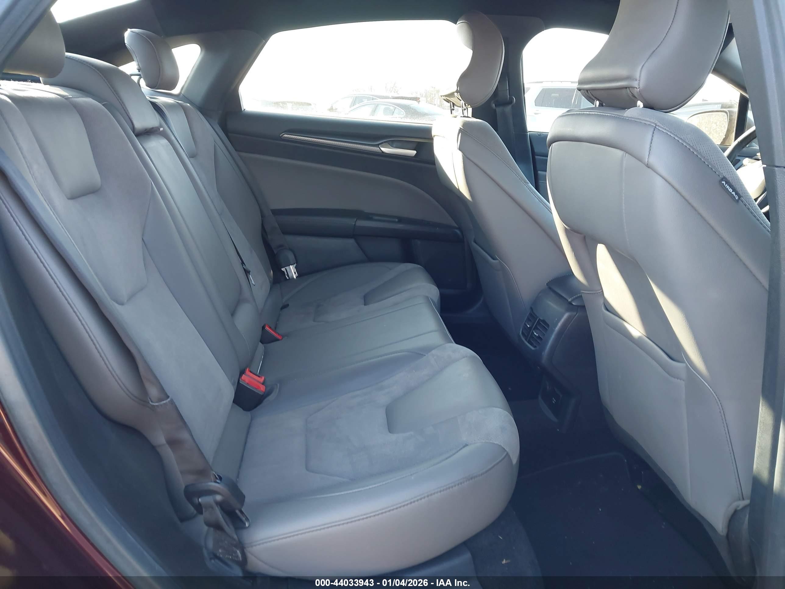 FORD FUSION image 8