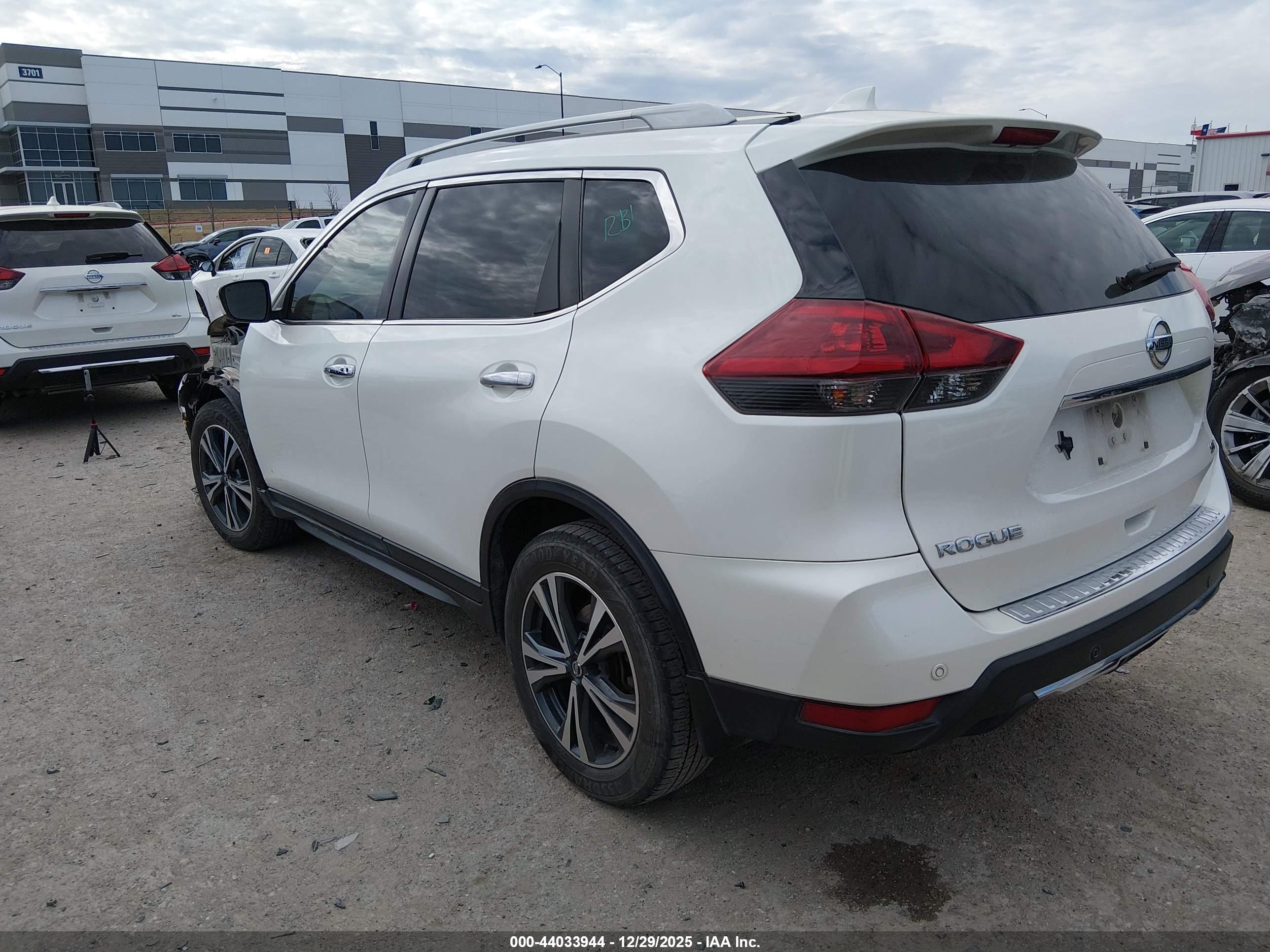NISSAN ROGUE image 3