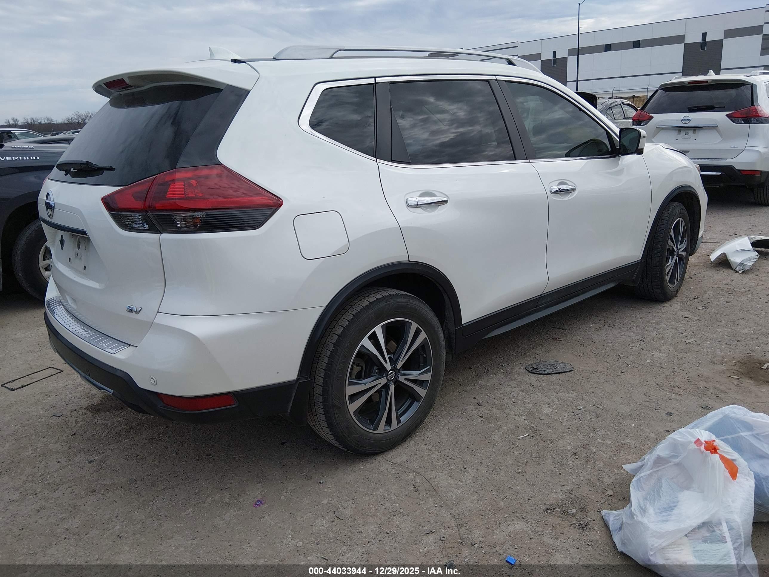 NISSAN ROGUE image 4