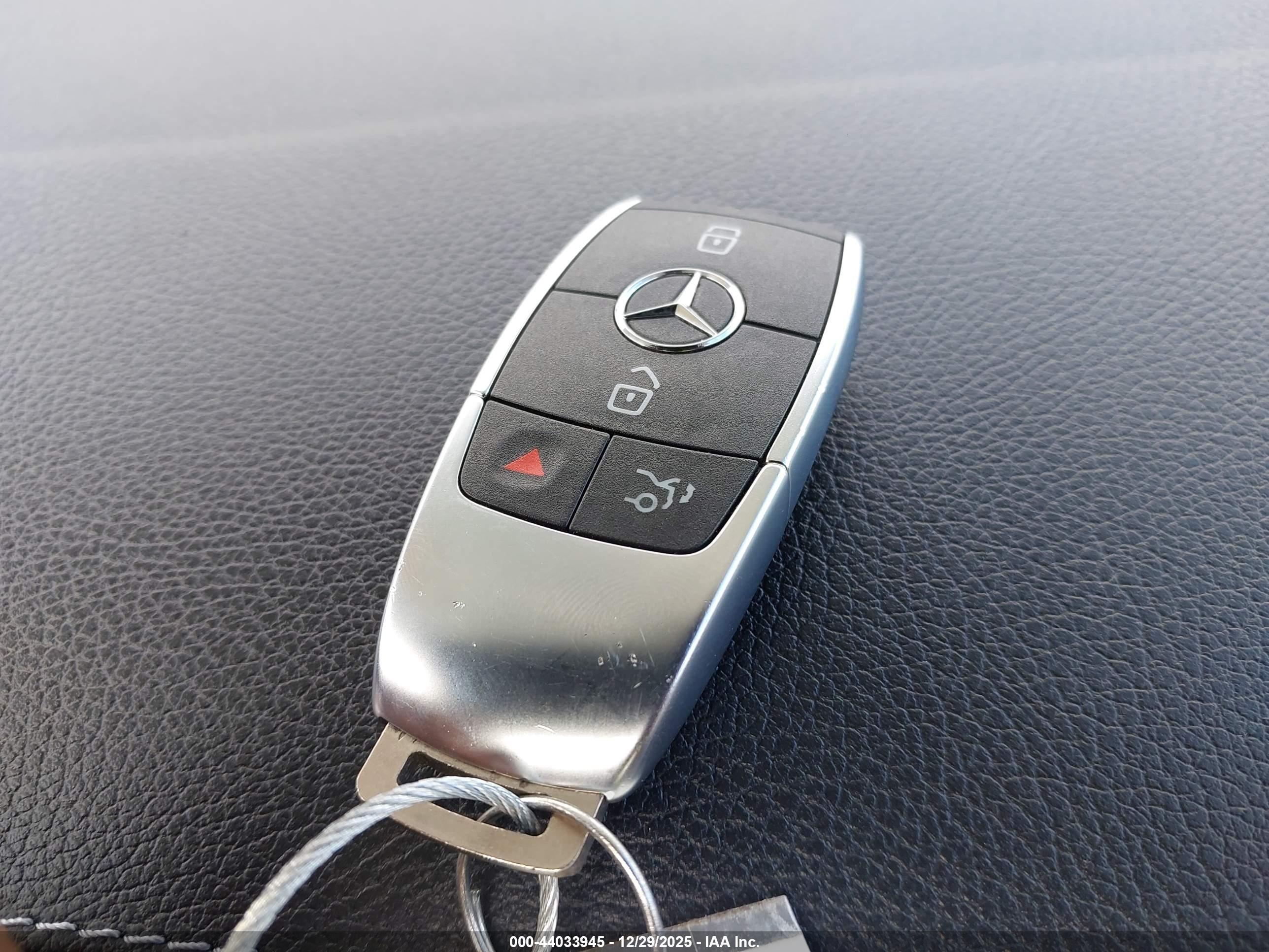 MERCEDES-BENZ CLA image 11