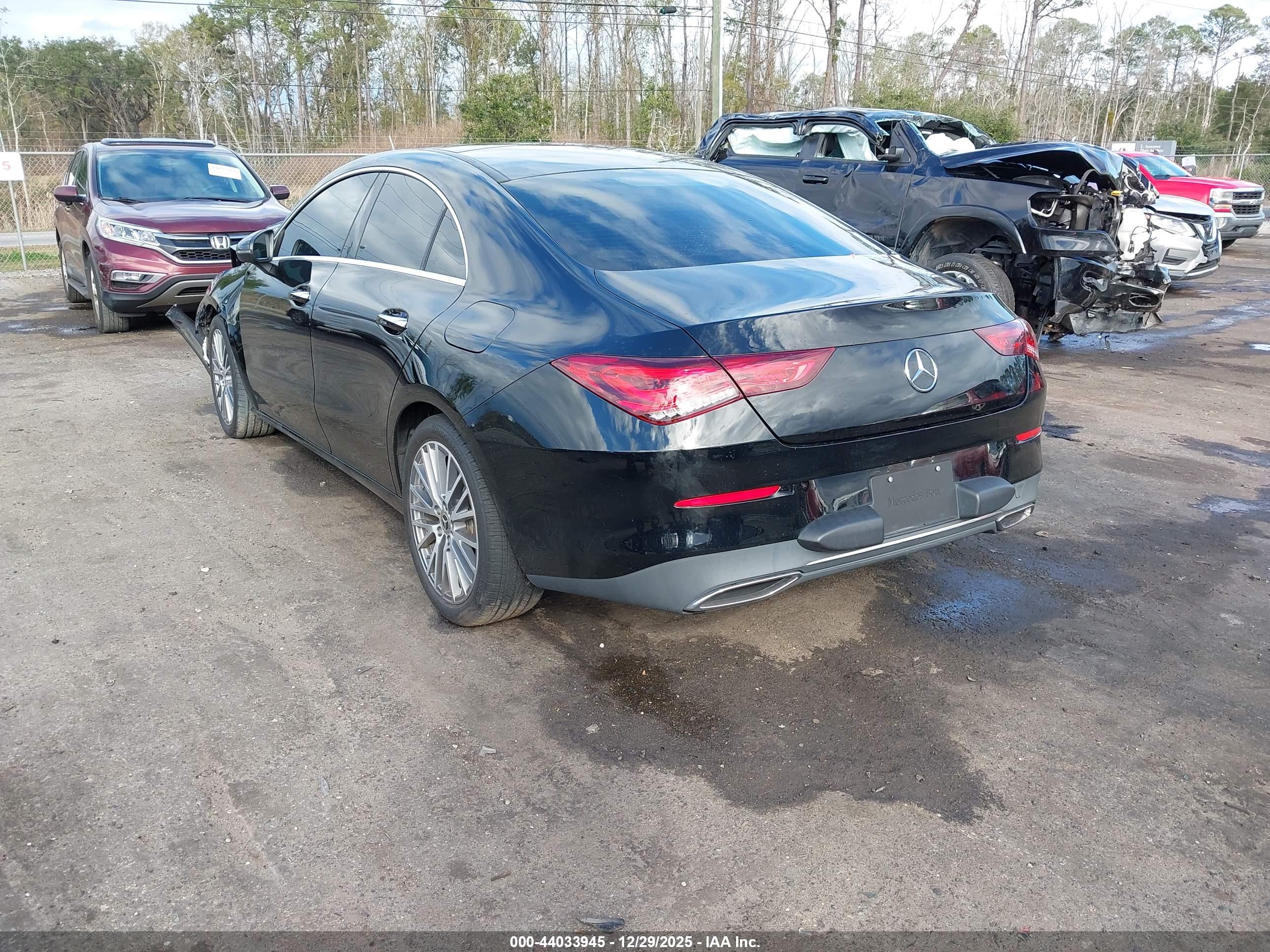 MERCEDES-BENZ CLA image 3