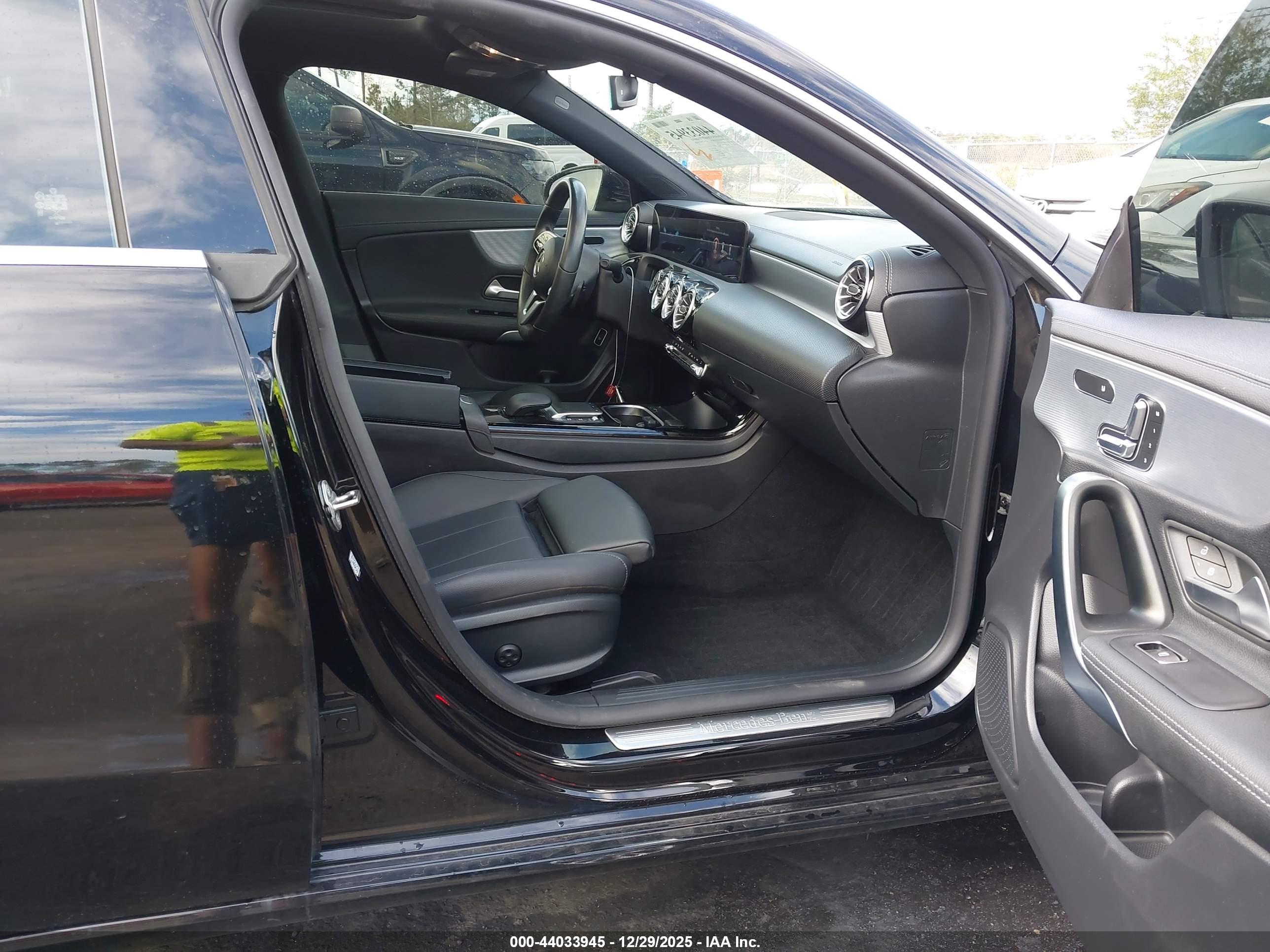 MERCEDES-BENZ CLA image 5