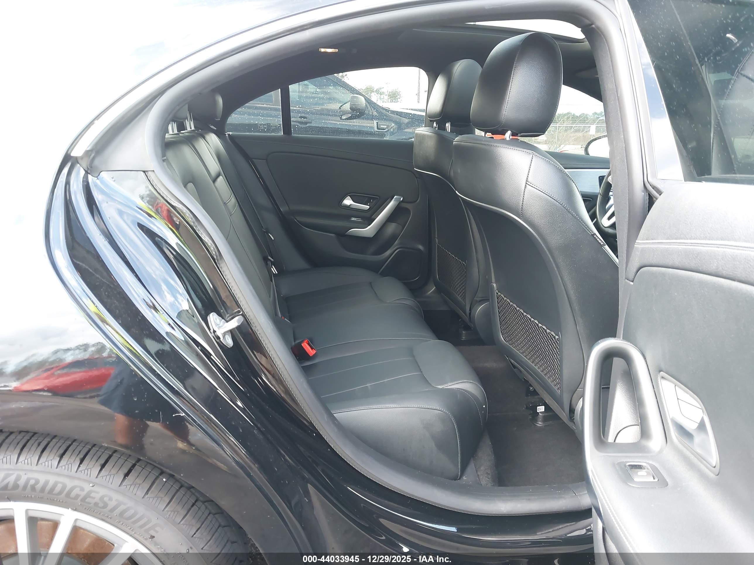 MERCEDES-BENZ CLA image 8