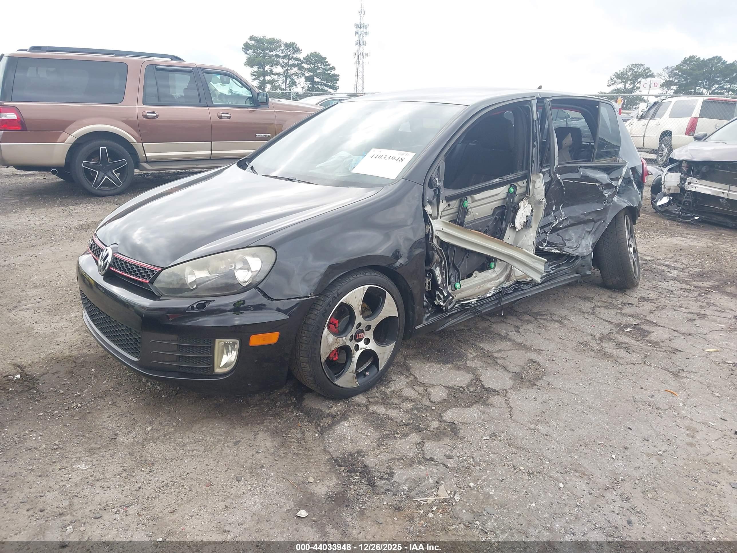 VOLKSWAGEN GTI image 2