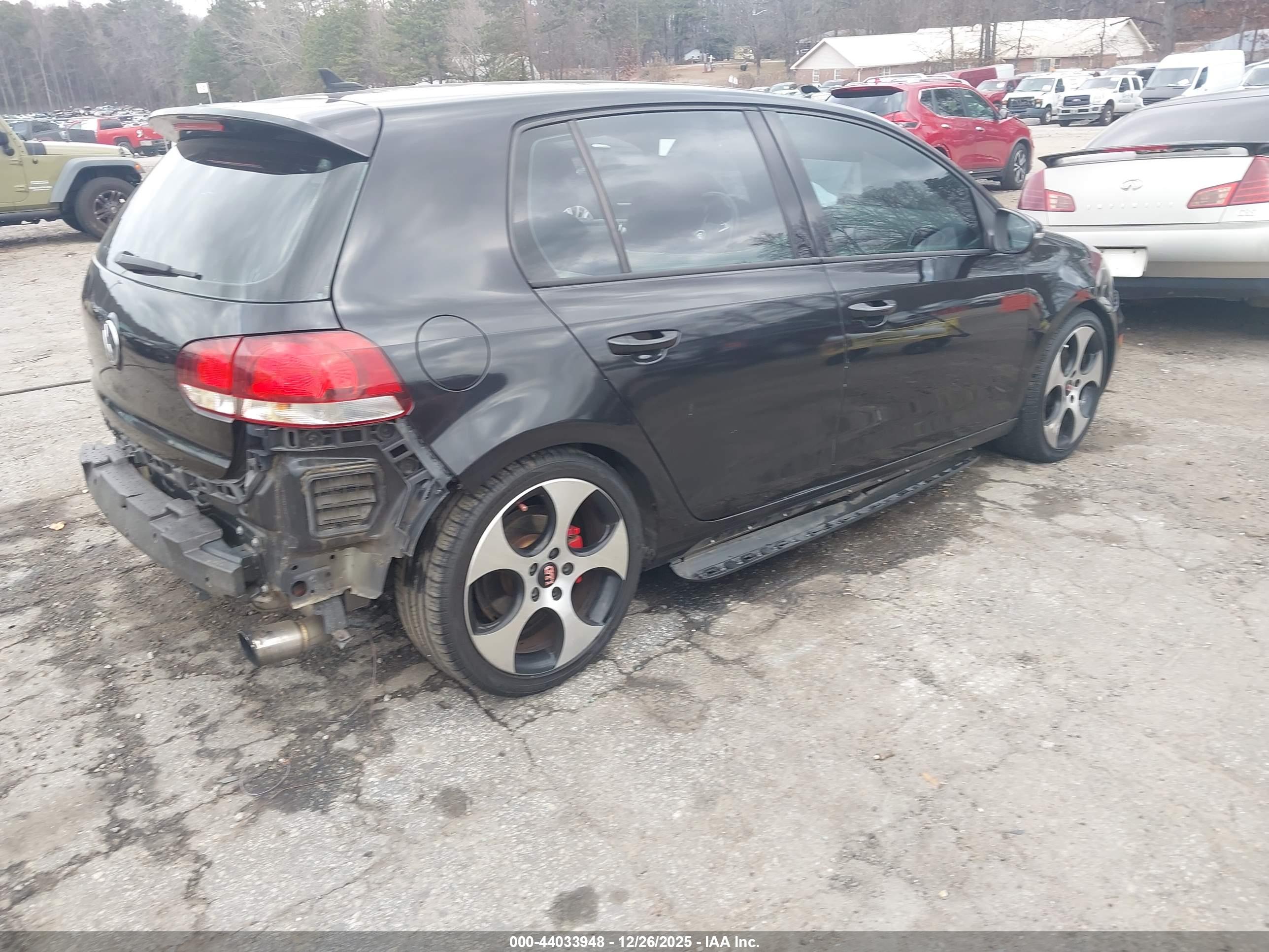 VOLKSWAGEN GTI image 4