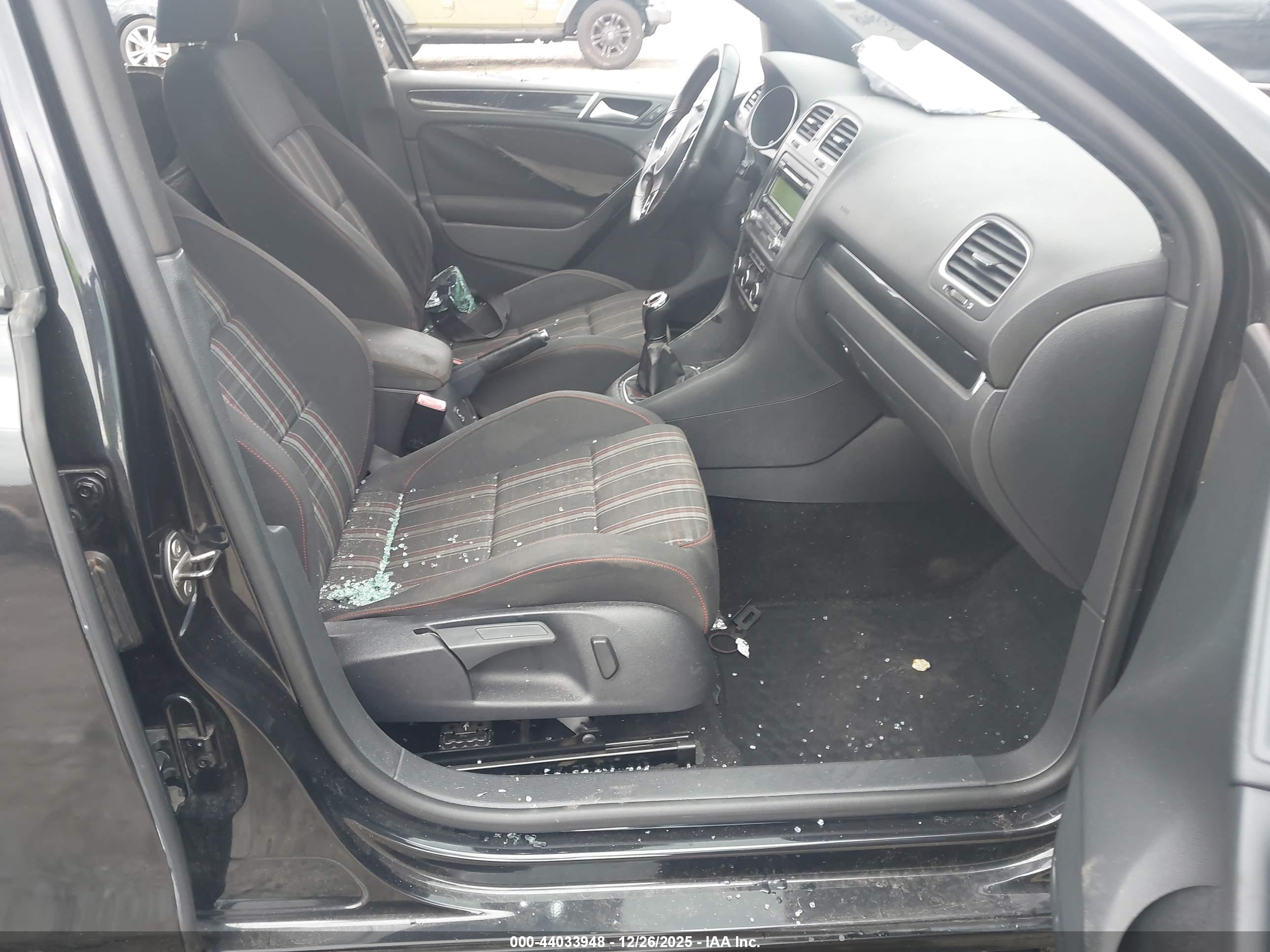 VOLKSWAGEN GTI image 5