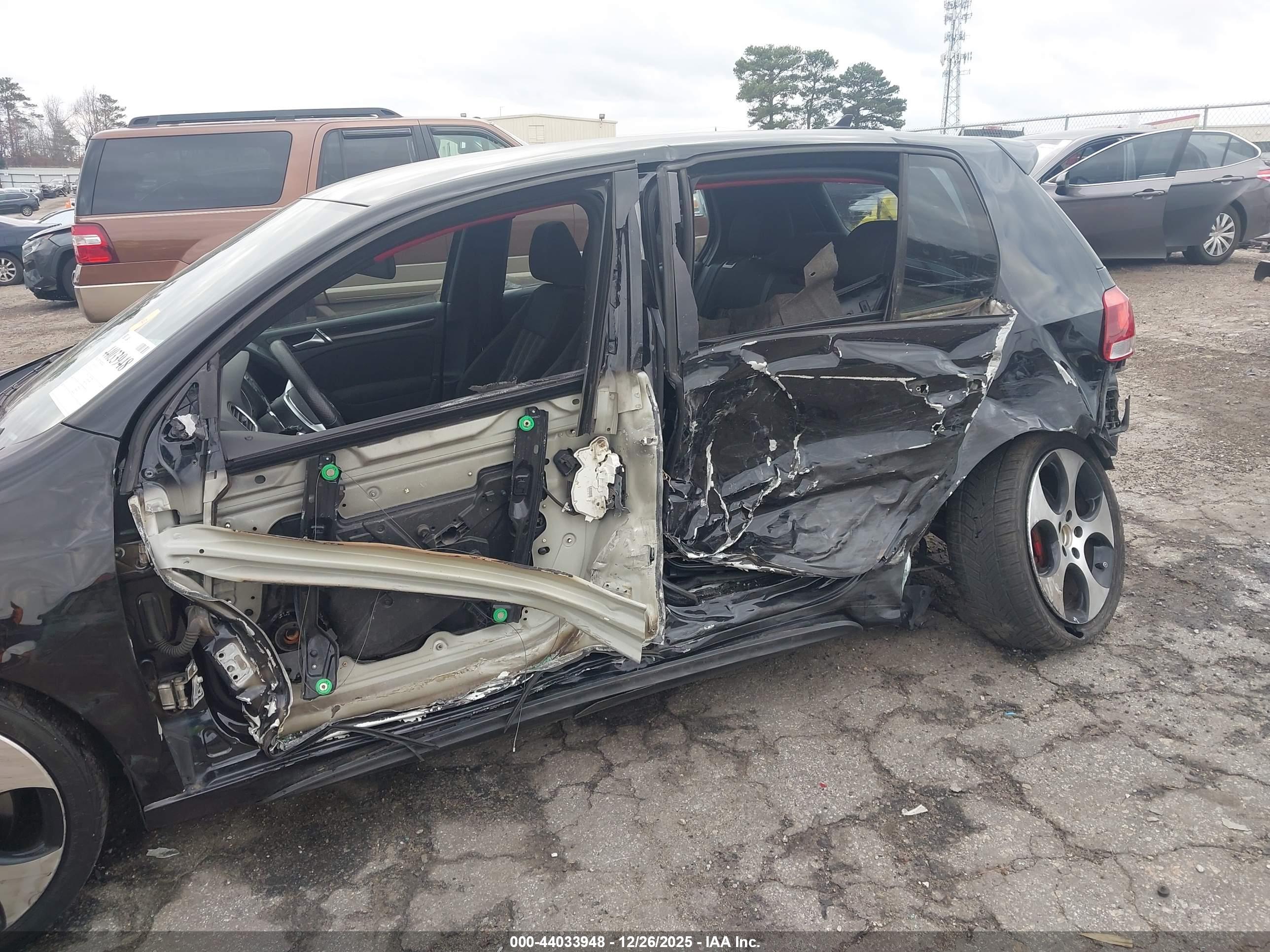 VOLKSWAGEN GTI image 6