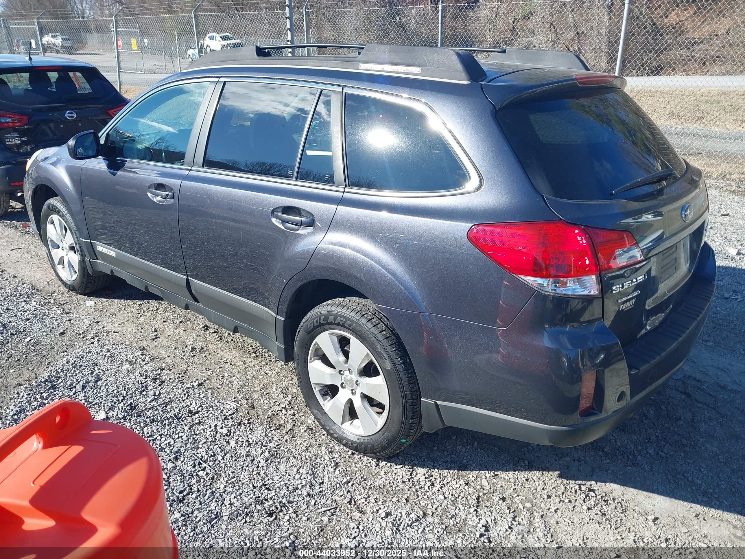 SUBARU OUTBACK image 3