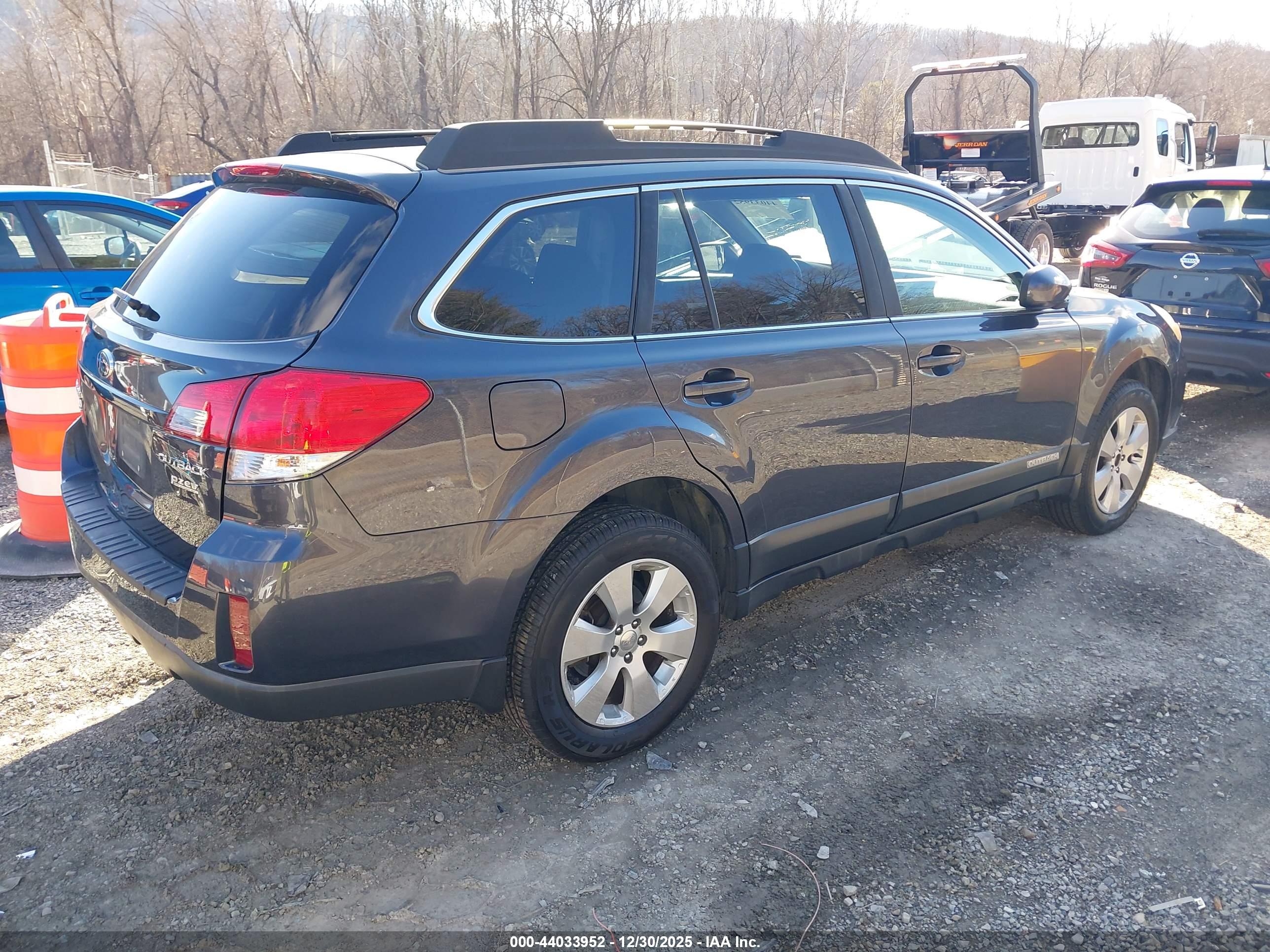 SUBARU OUTBACK image 4