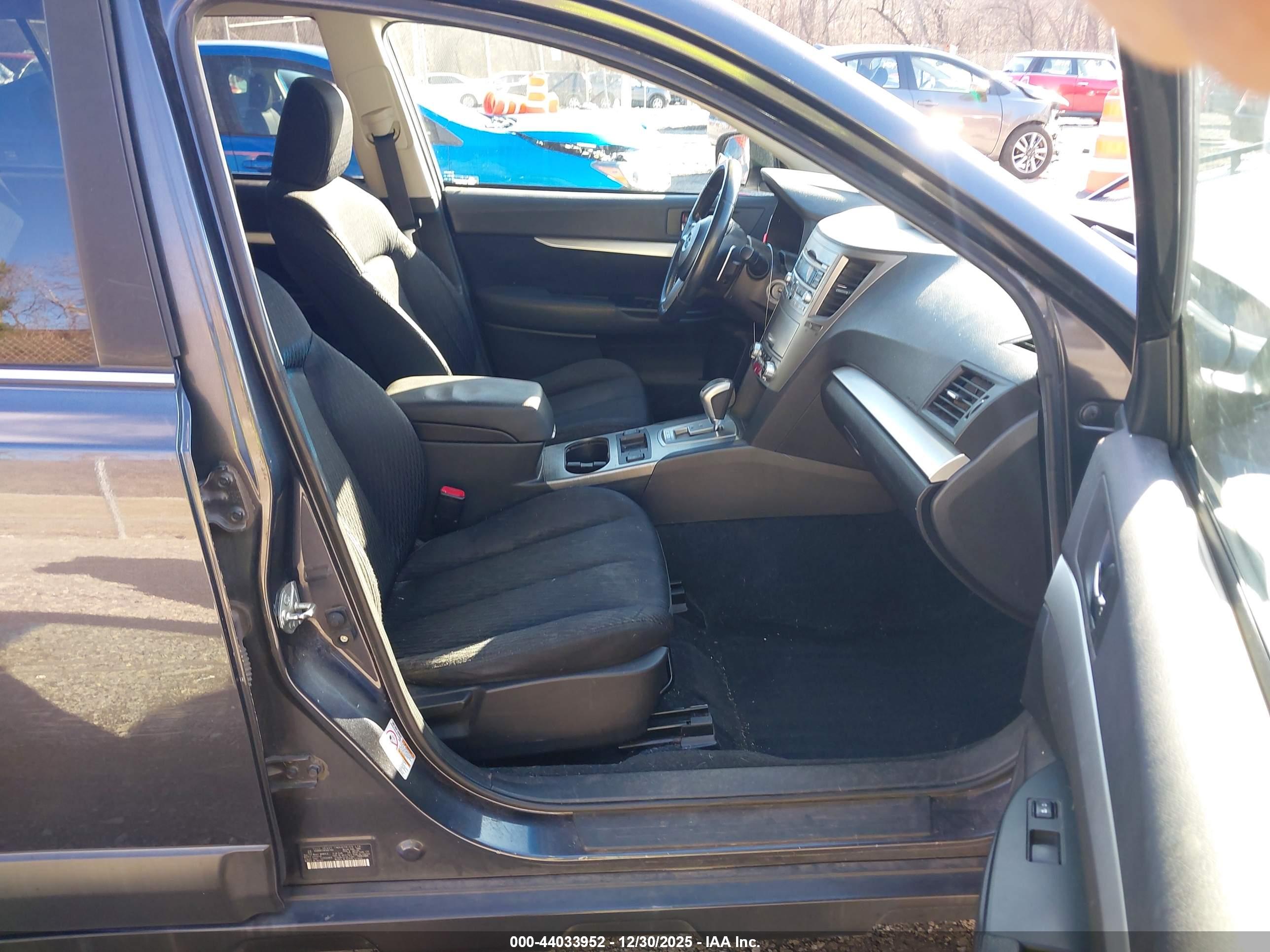 SUBARU OUTBACK image 5