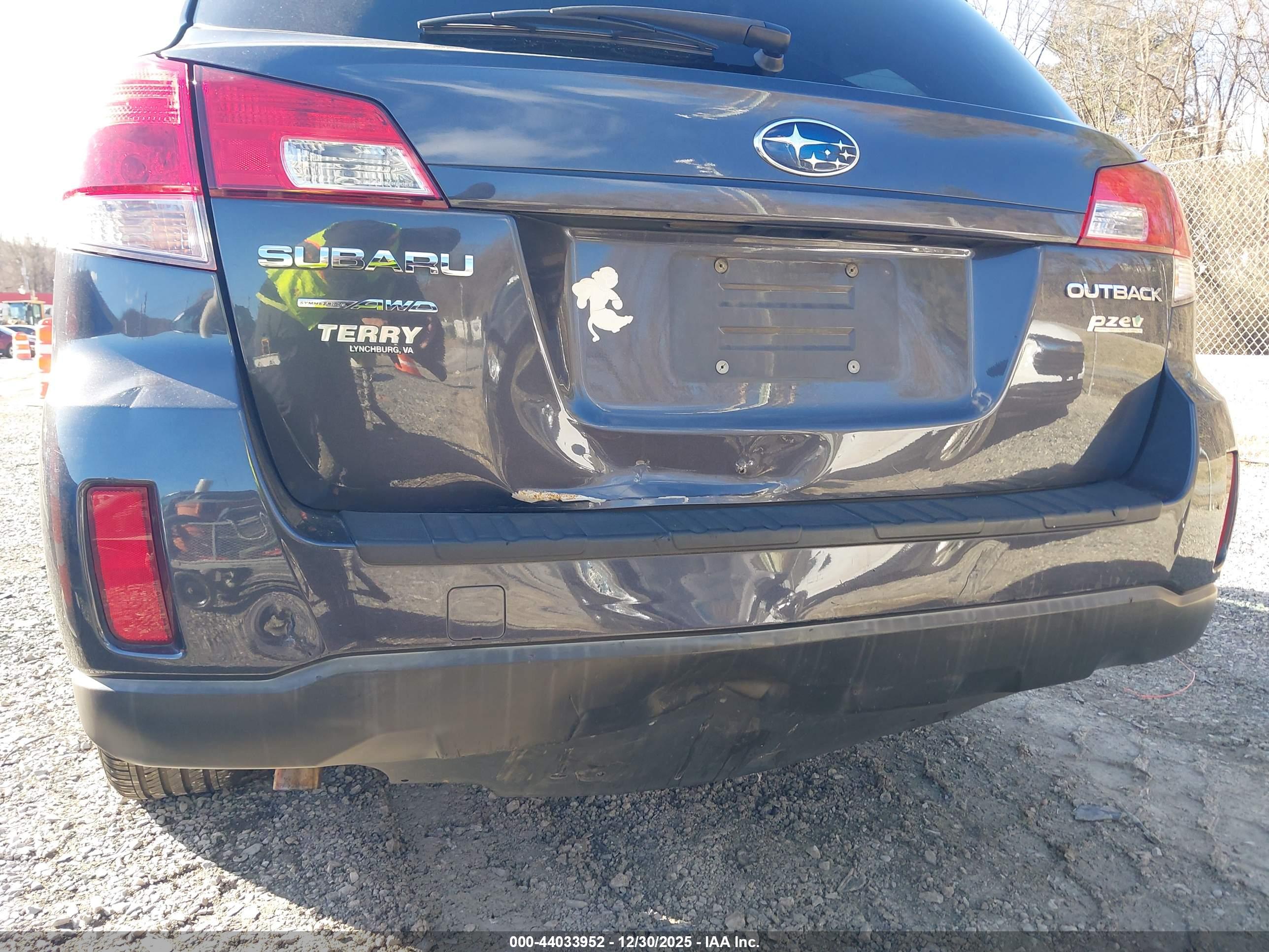 SUBARU OUTBACK image 6