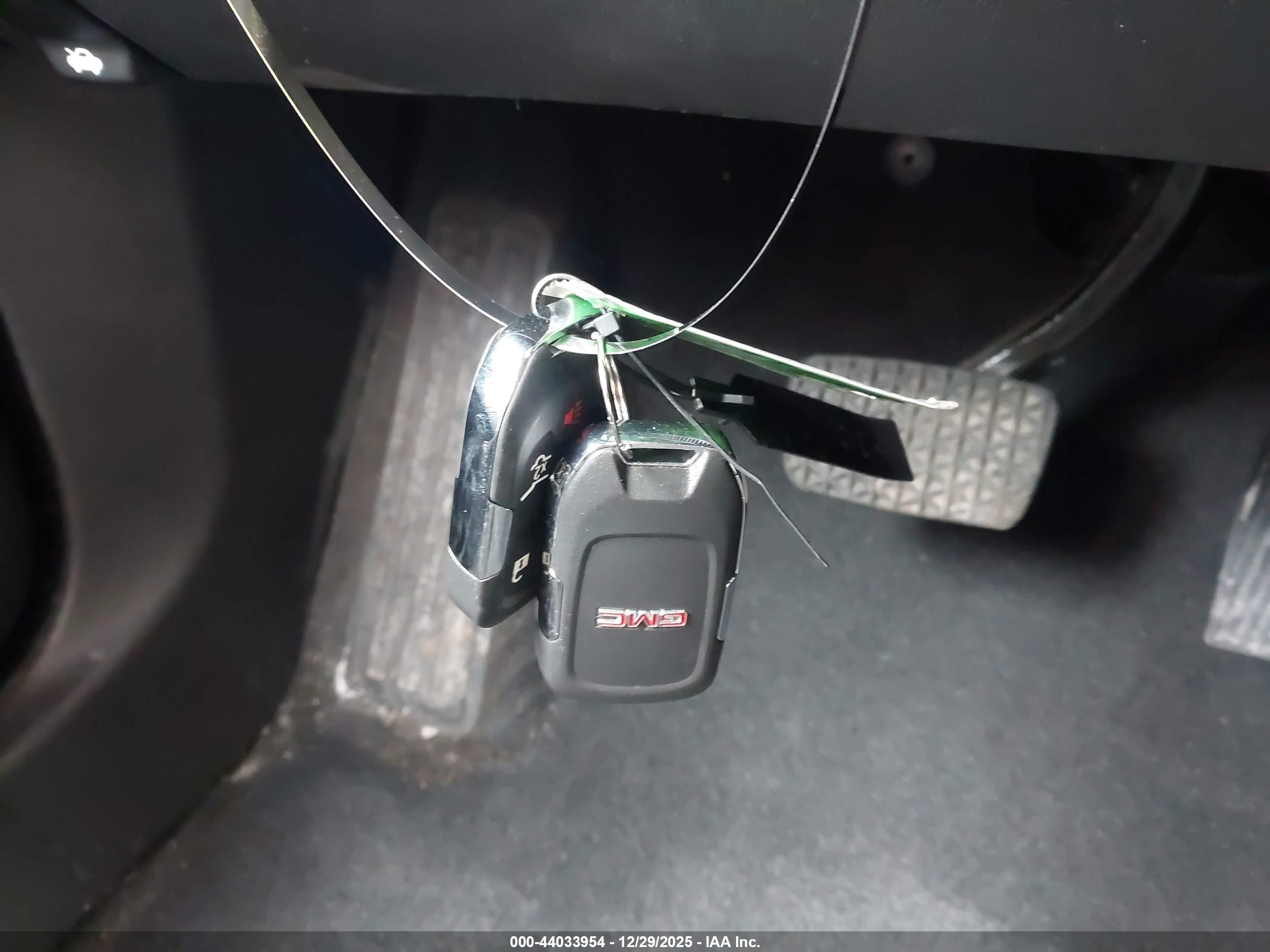 GMC TERRAIN image 11