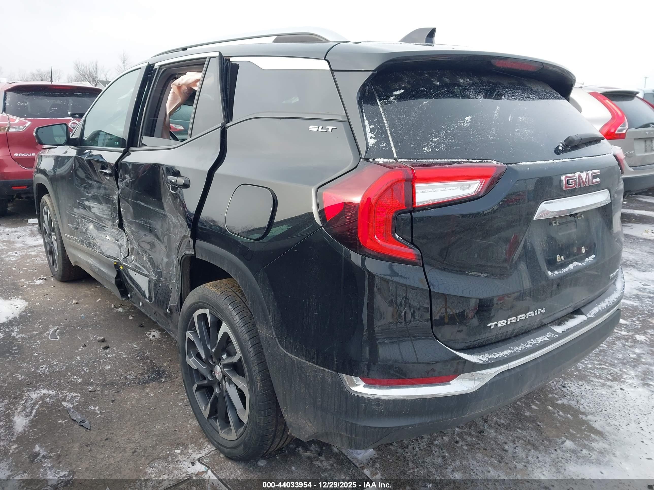 GMC TERRAIN image 3