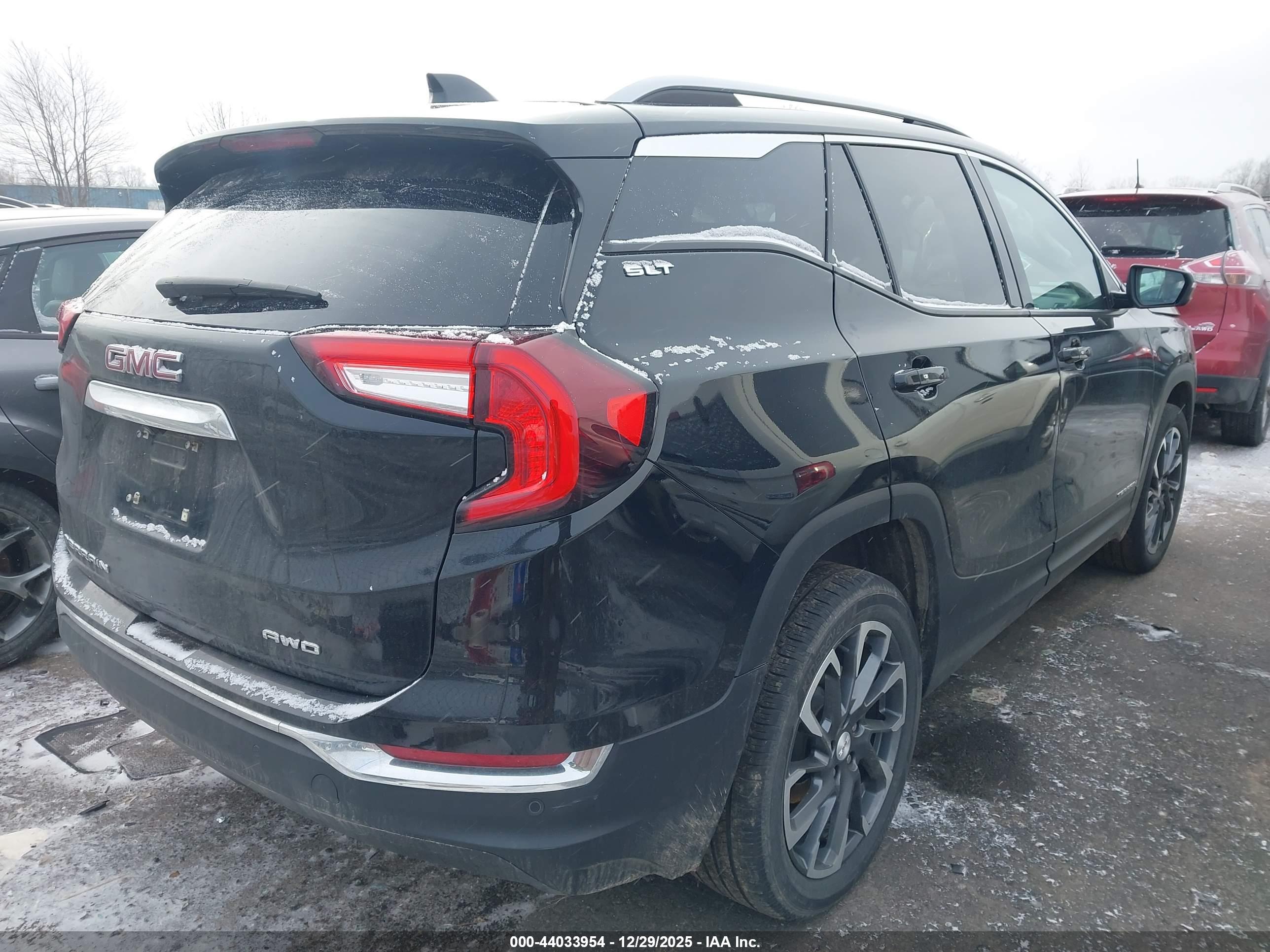 GMC TERRAIN image 4