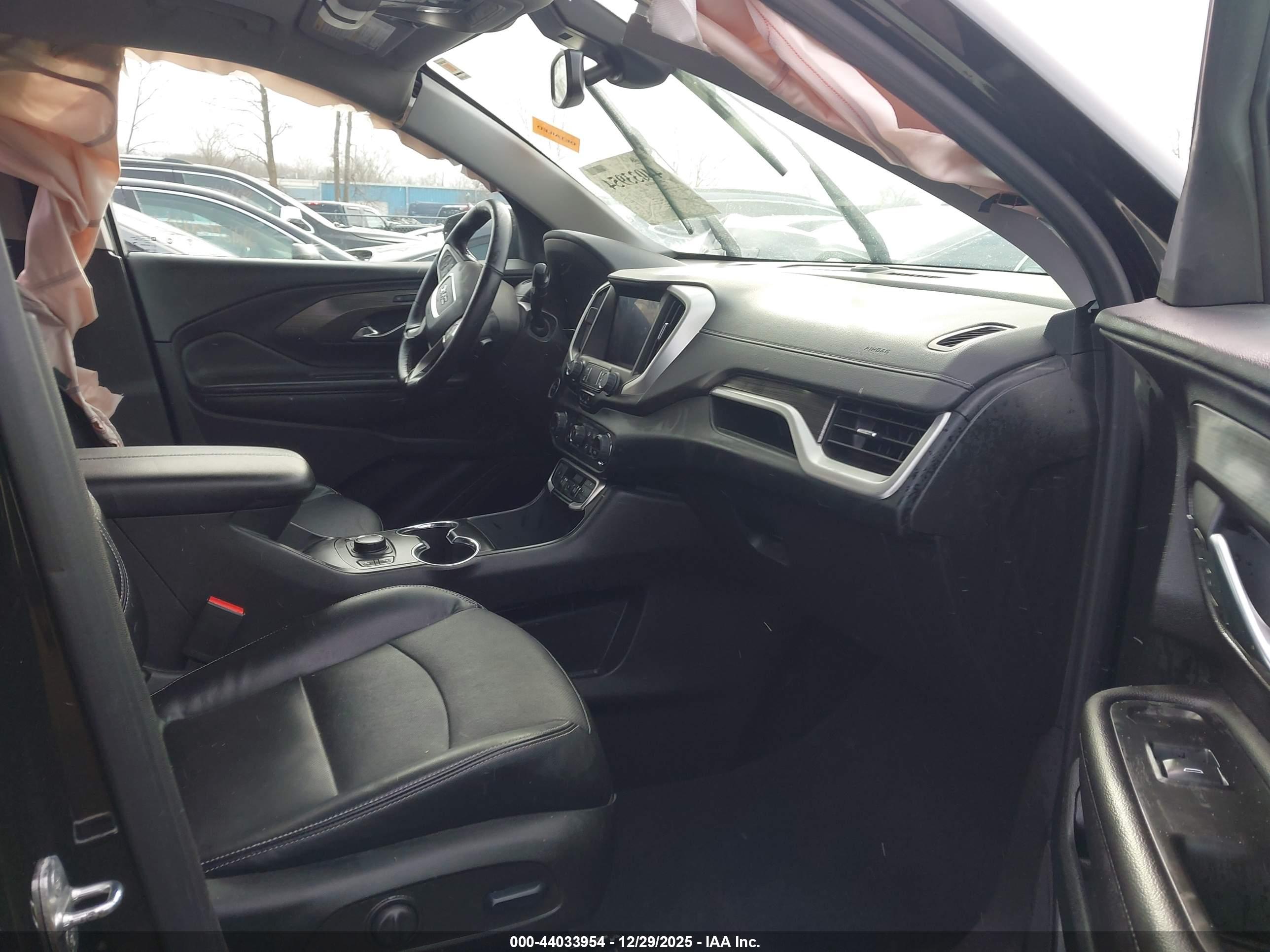 GMC TERRAIN image 5