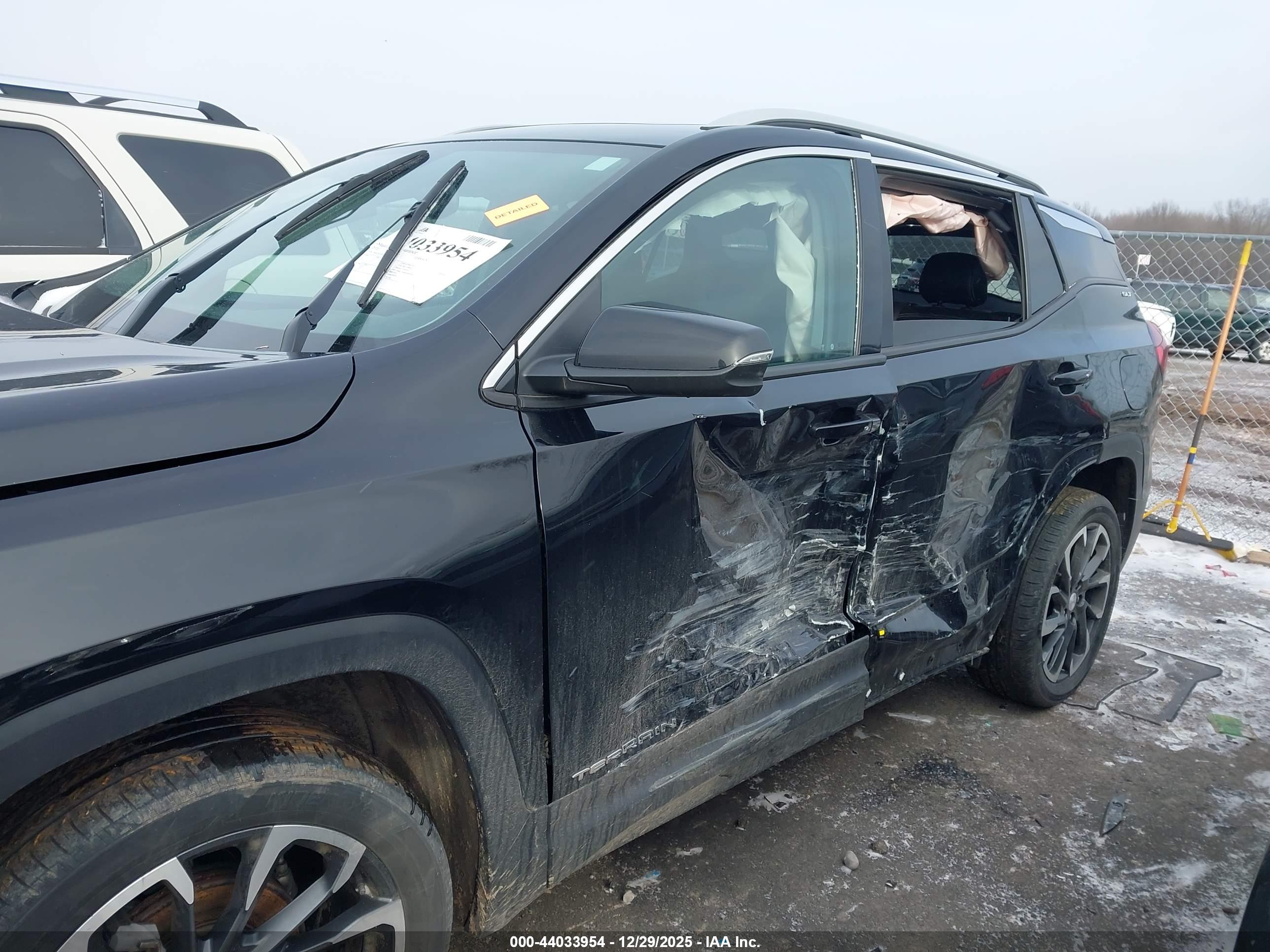GMC TERRAIN image 6