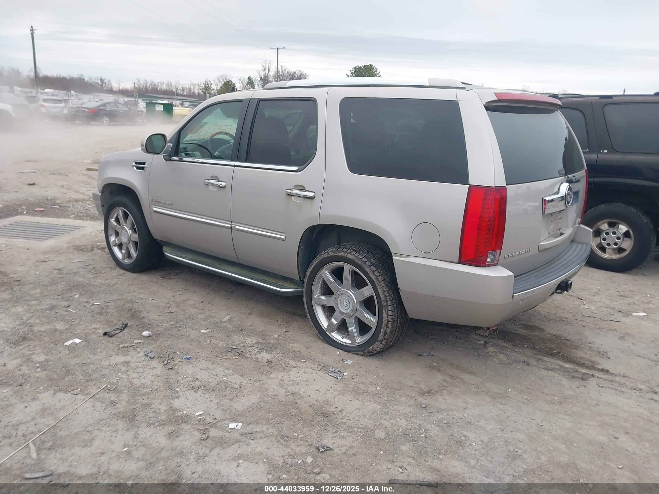 CADILLAC ESCALADE image 3