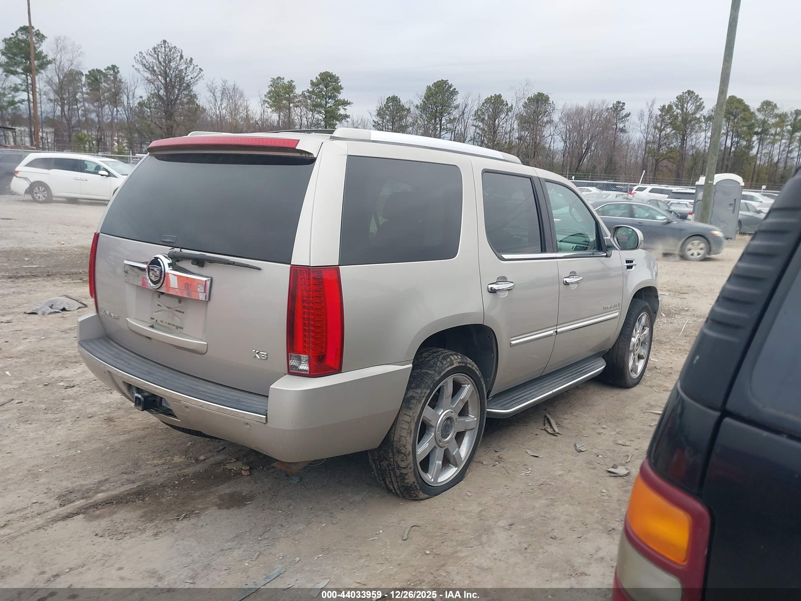 CADILLAC ESCALADE image 4