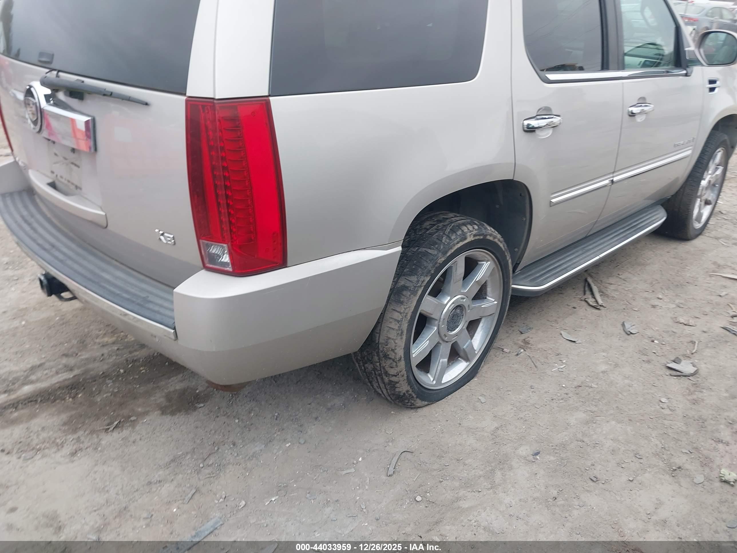 CADILLAC ESCALADE image 6