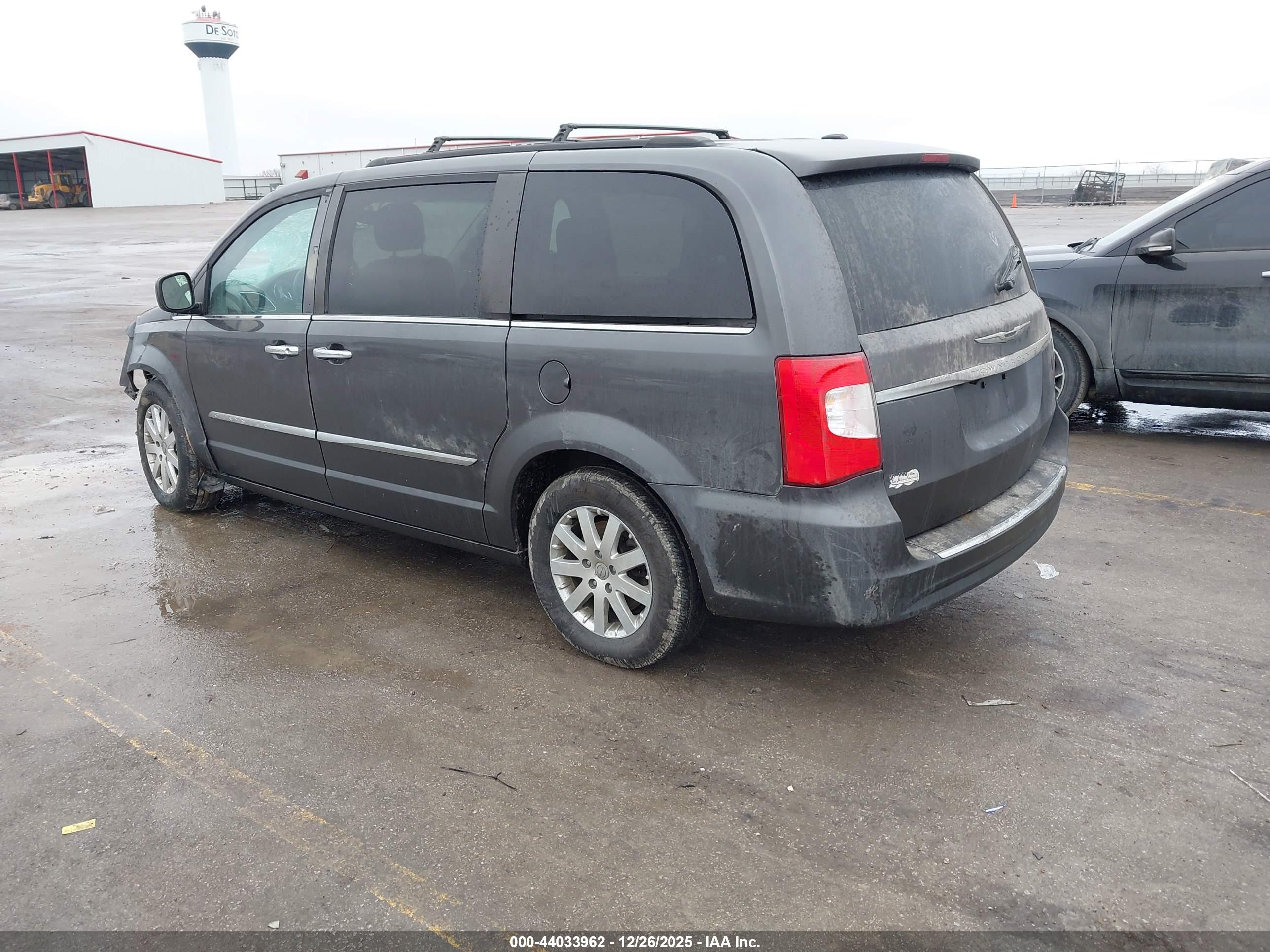 CHRYSLER TOWN image 3